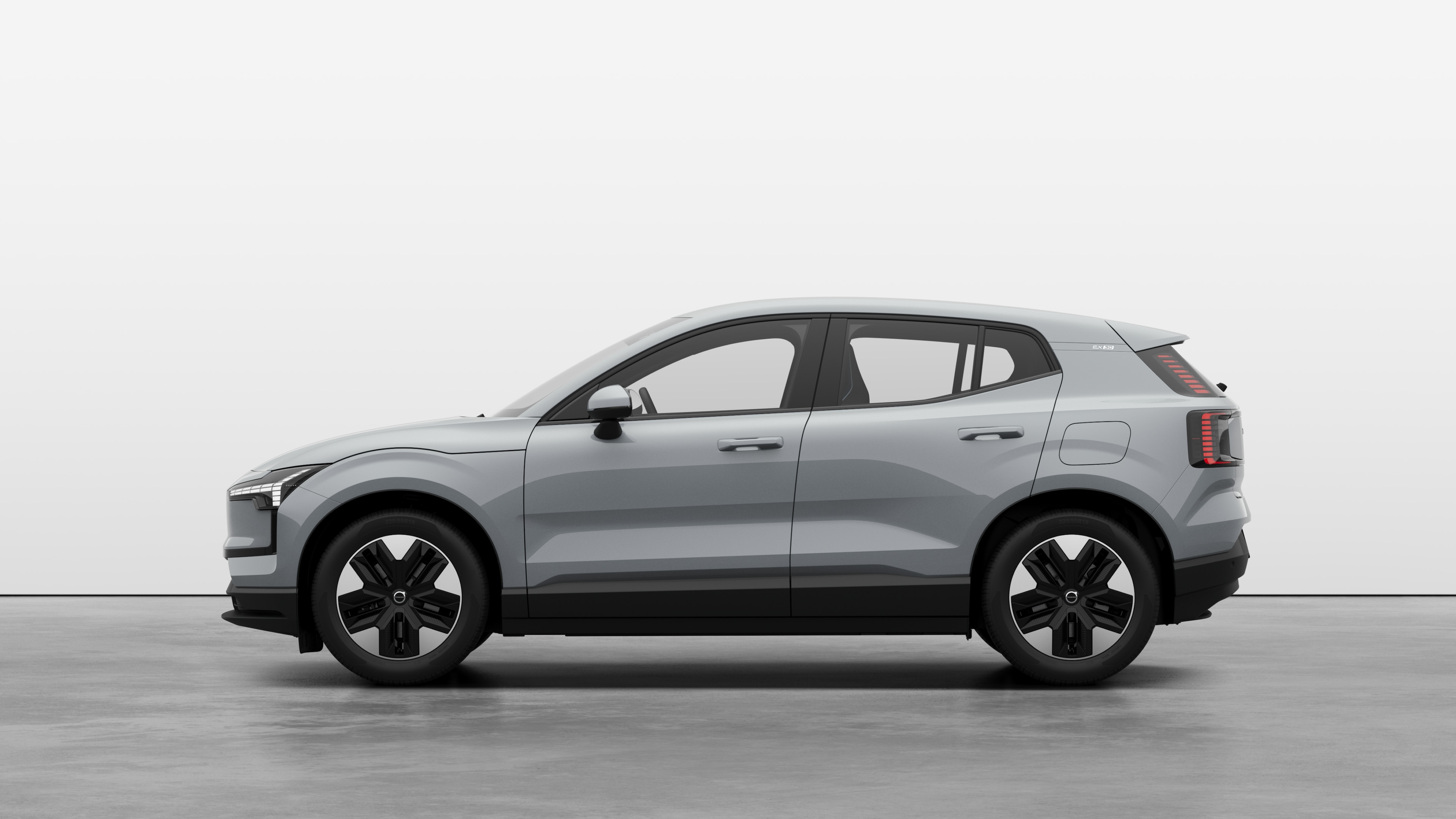 Volvo-bíll í hliðarsýn gegn látlausum stúdíóbakgrunni. Engar viðbótarupplýsingar eða auðkenni eru til staðar.