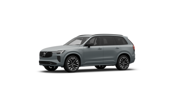 Vista esterna di tre quarti di un'auto Volvo in uno studio semplice.