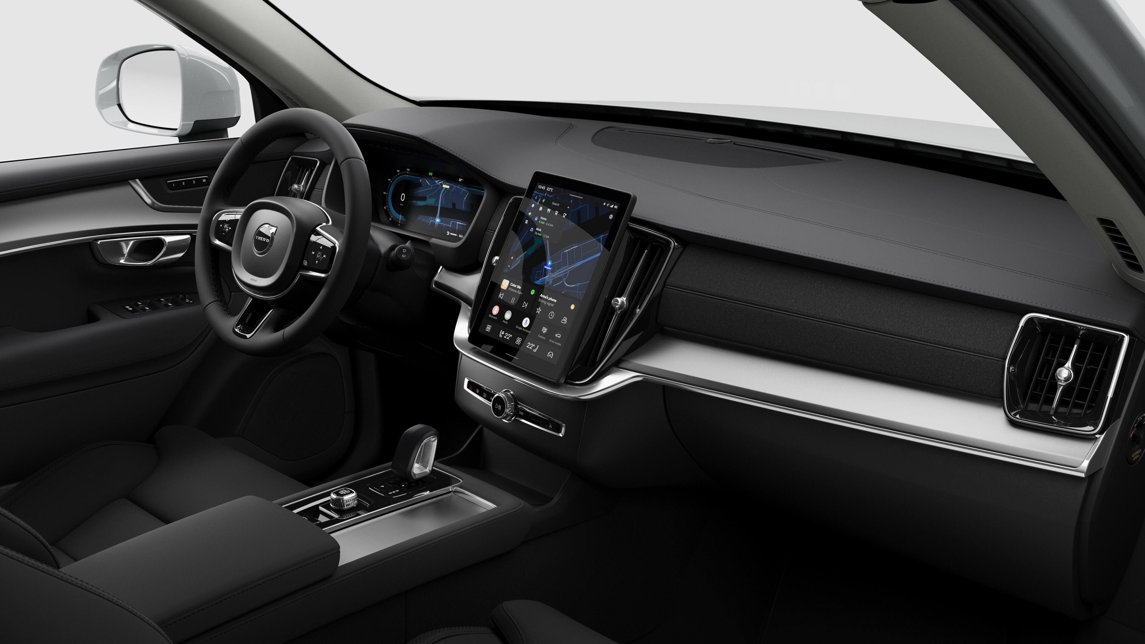 Вид изнутри автомобиля Volvo: приборная панель, руль, центральная консоль и цифровой дисплей на простом студийном фоне.