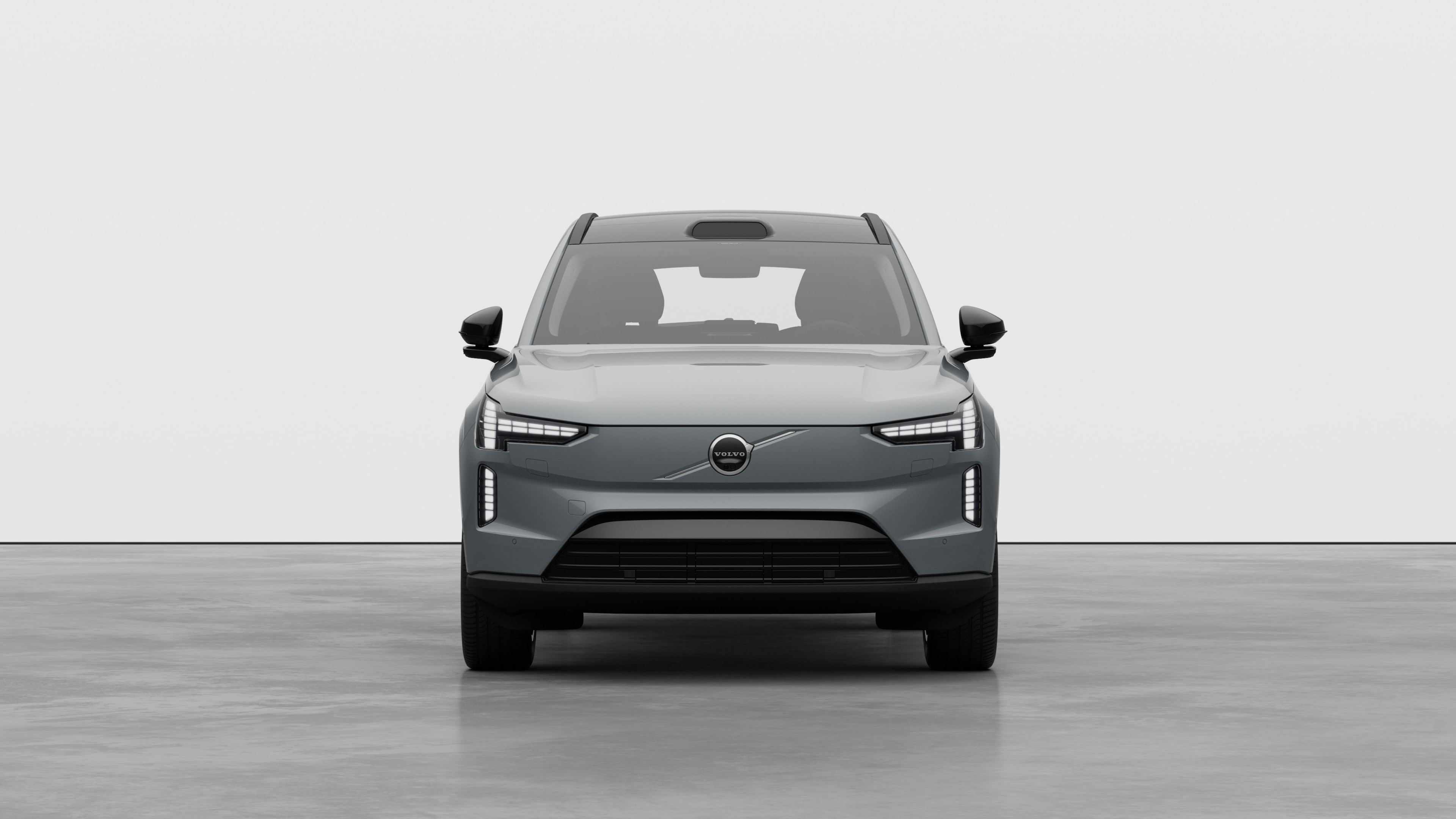 Widok samochodu Volvo z przodu na tle zwykłego studia