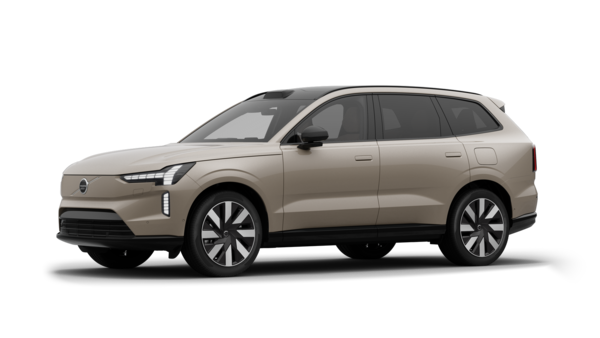 Het exterieur van de Volvo-auto in driekwart aanzicht, duidelijke studioachtergrond.