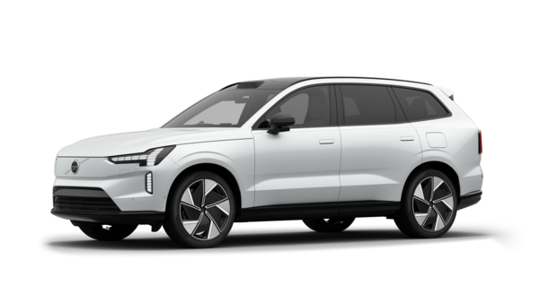 Het exterieur van de Volvo-auto in driekwart aanzicht, duidelijke studioachtergrond.