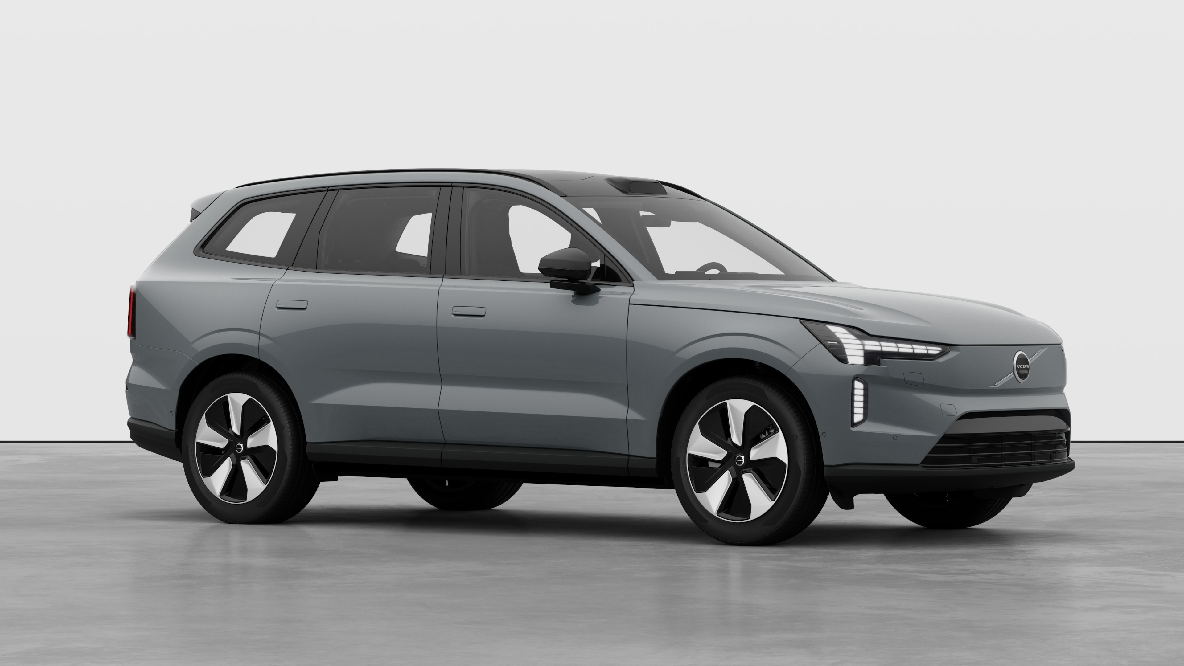 Volvo Außenansicht, Dreiviertelansicht in einem schlichten Studiohintergrund.