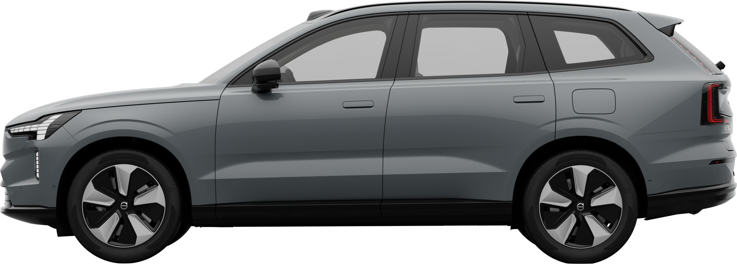 Страничен изглед на автомобил Volvo, паркиран на обикновен студиен фон, показващ цялостния елегантен профил и дизайн на автомобила.