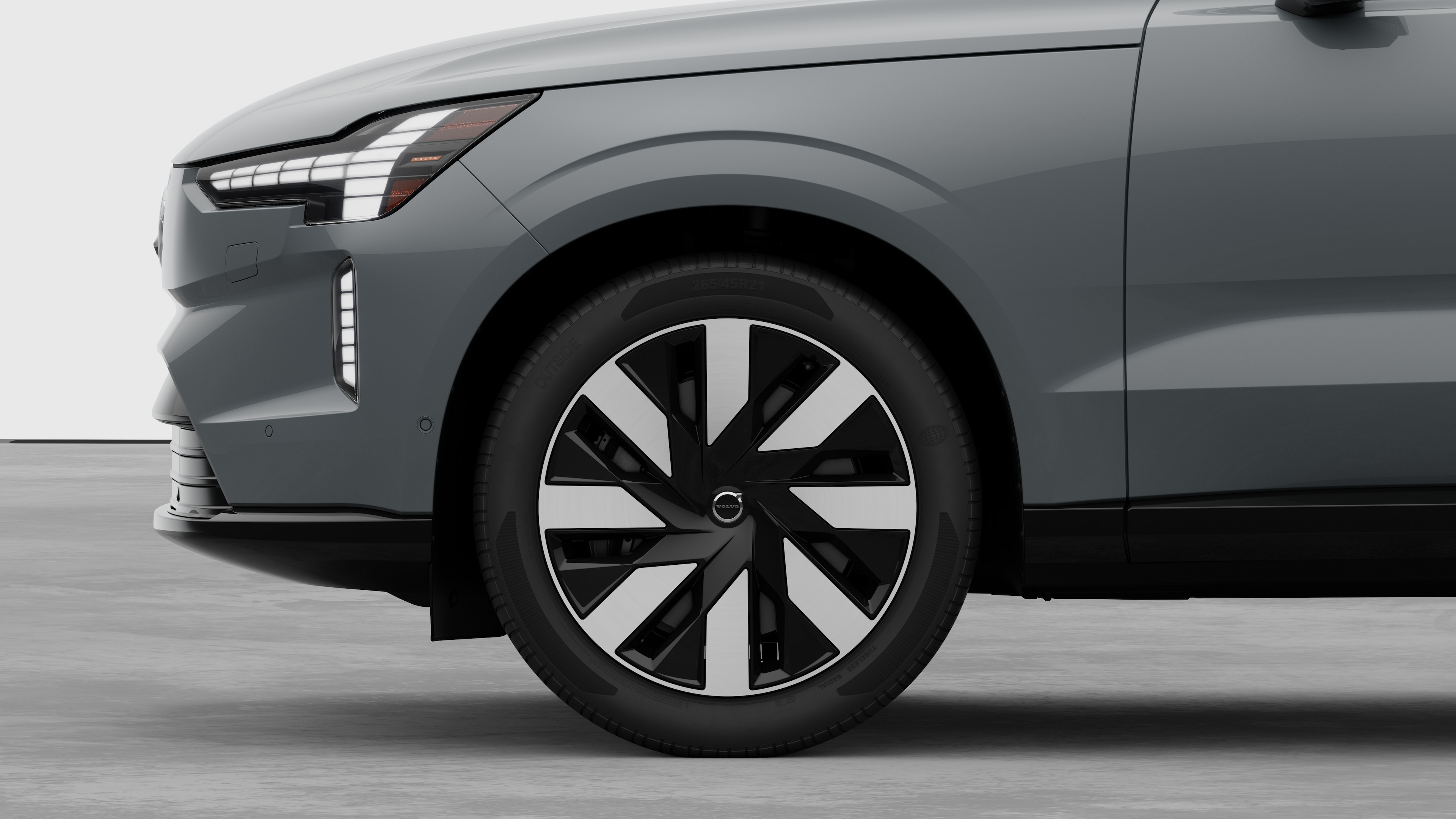 Exterior details frontrim