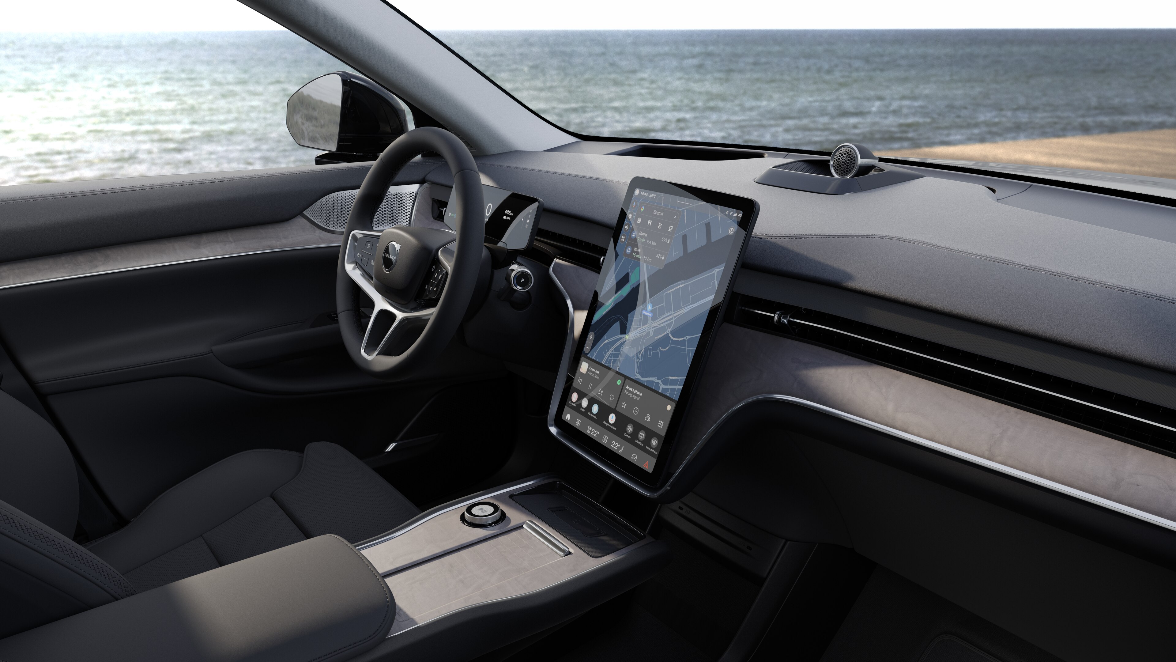 Interior do carro Volvo mostrando painel, volante e console central com display digital em um fundo de estrada aberto.