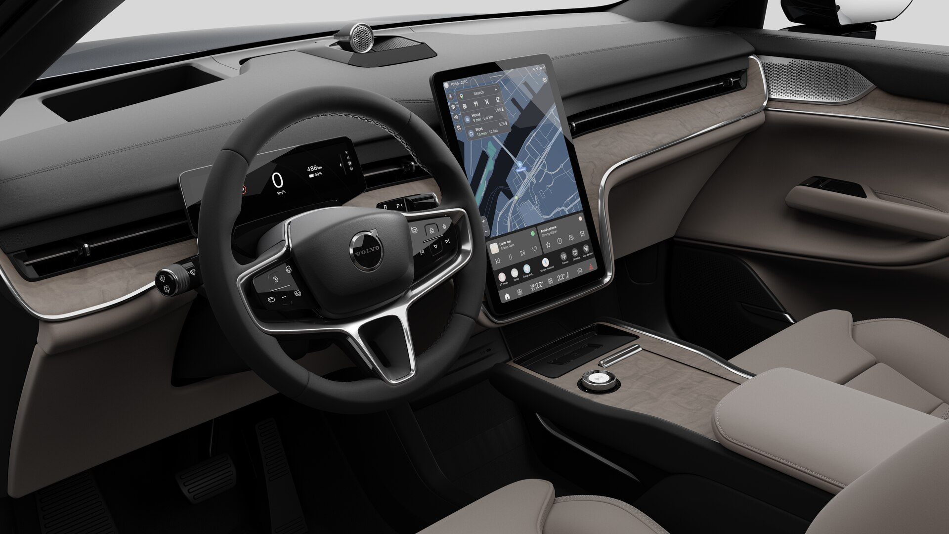 Vue intérieure d’une Volvo montrant le tableau de bord, le volant, la console centrale et l’écran d’affichage numérique sur un fond de studio uni.