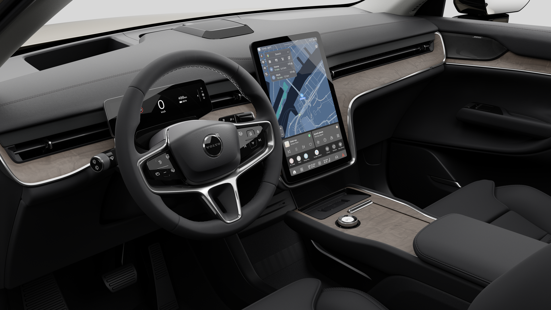 Vue intérieure d’une Volvo montrant le tableau de bord, le volant, la console centrale et l’écran d’affichage numérique sur un fond de studio uni.