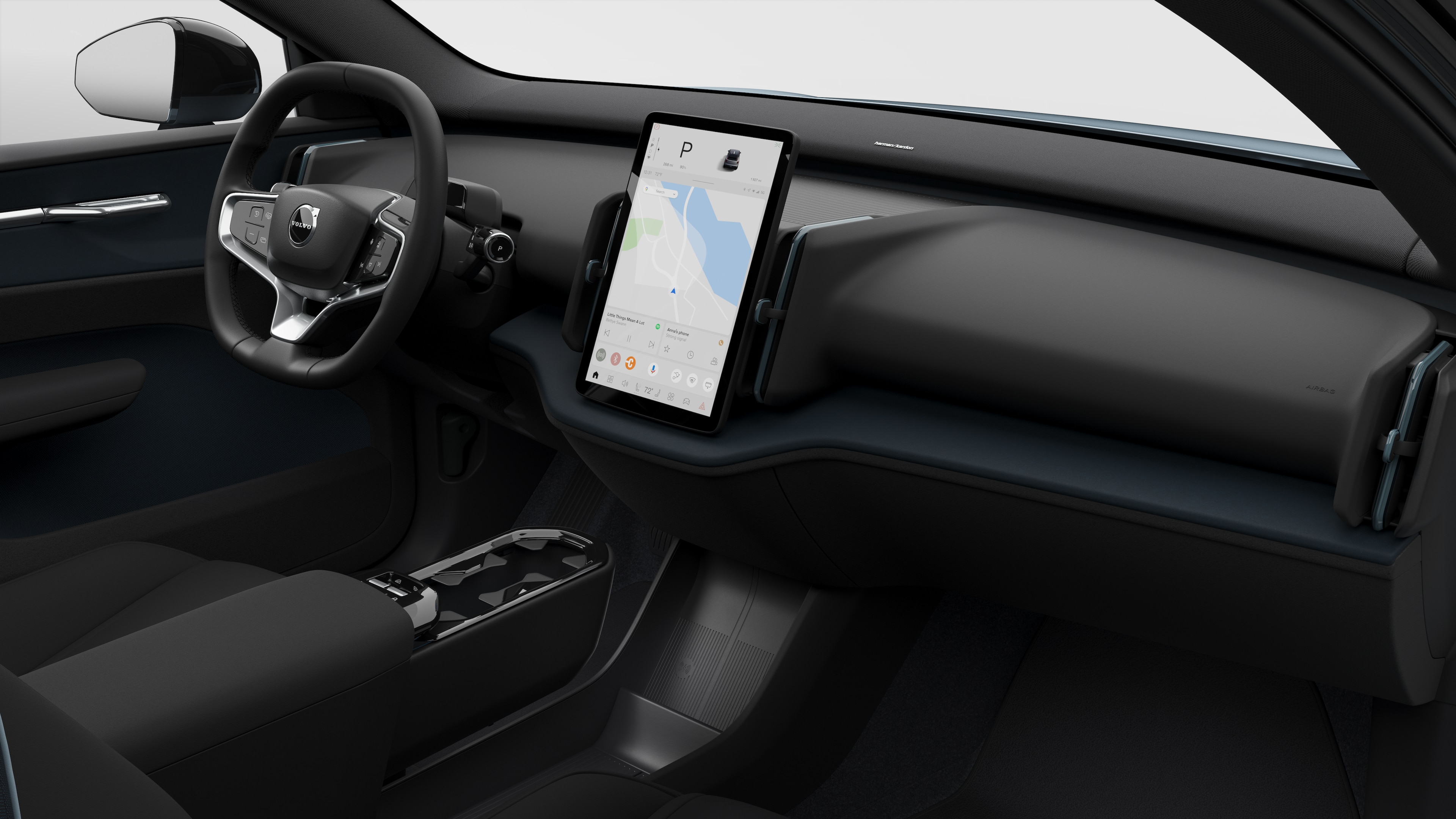 Vista interior de un vehículo Volvo que muestra el salpicadero, el volante, la consola central y la pantalla de visualización digital en un fondo de estudio liso.