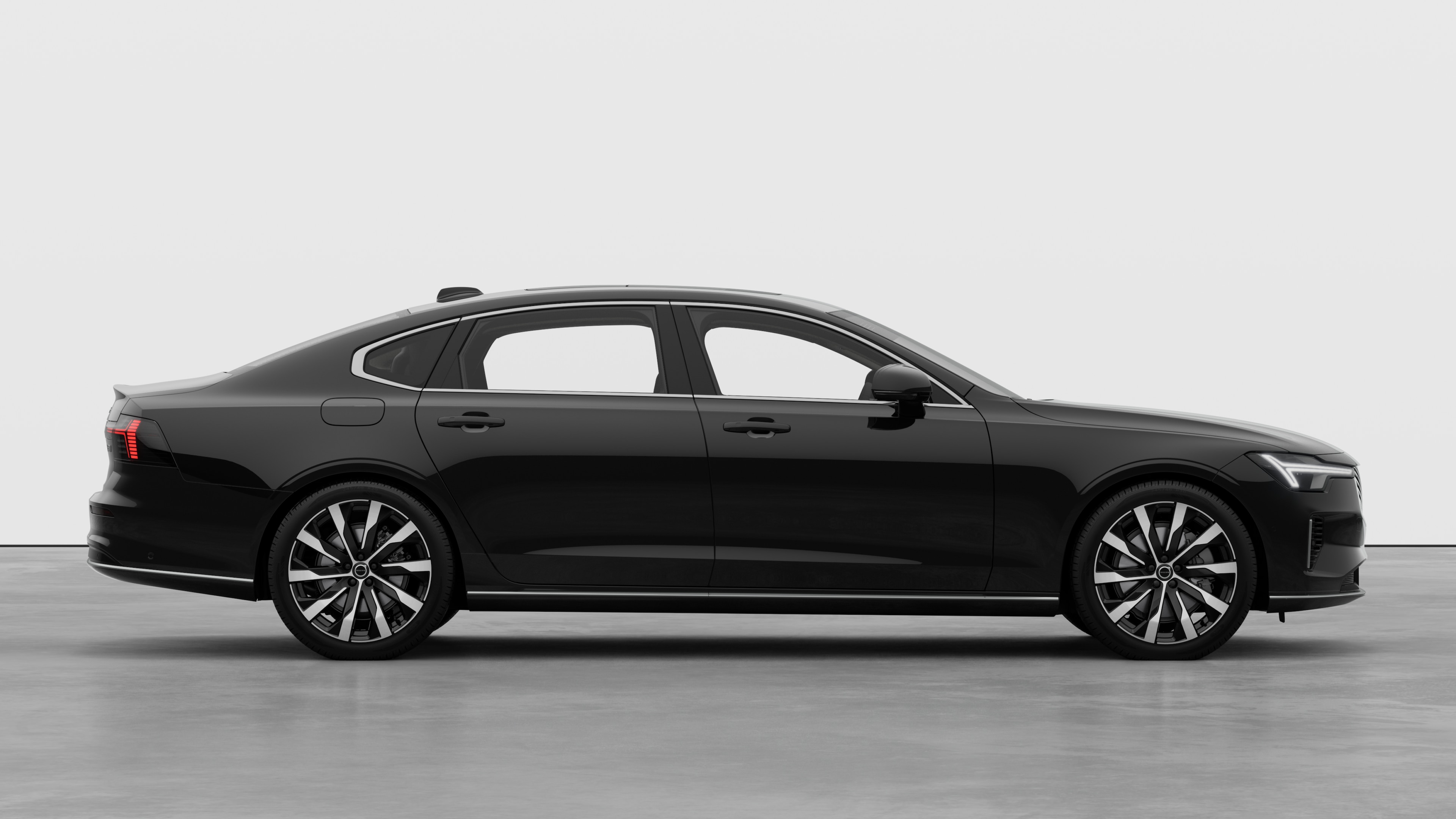 Hình ảnh mặt bên xe Volvo trên nền studio đơn giản, hiển thị cửa đóng kín và thiết kế bánh xe nhìn thấy được.