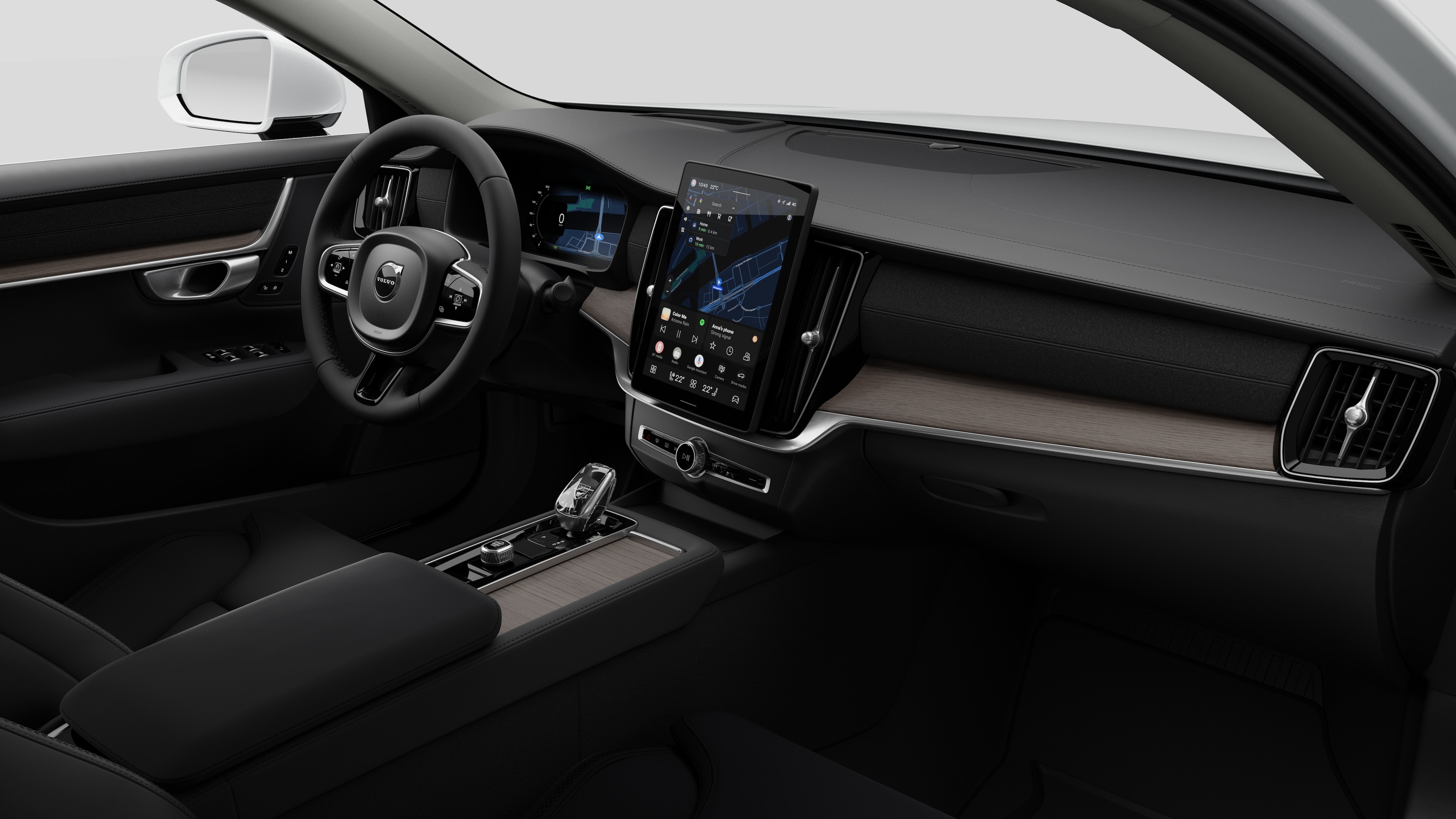 대시보드, 스티어링 휠, 센터 콘솔 및 디지털 디스플레이 화면을 평범한 스튜디오 배경에 보여주는 Volvo 자동차의 내부 모습.