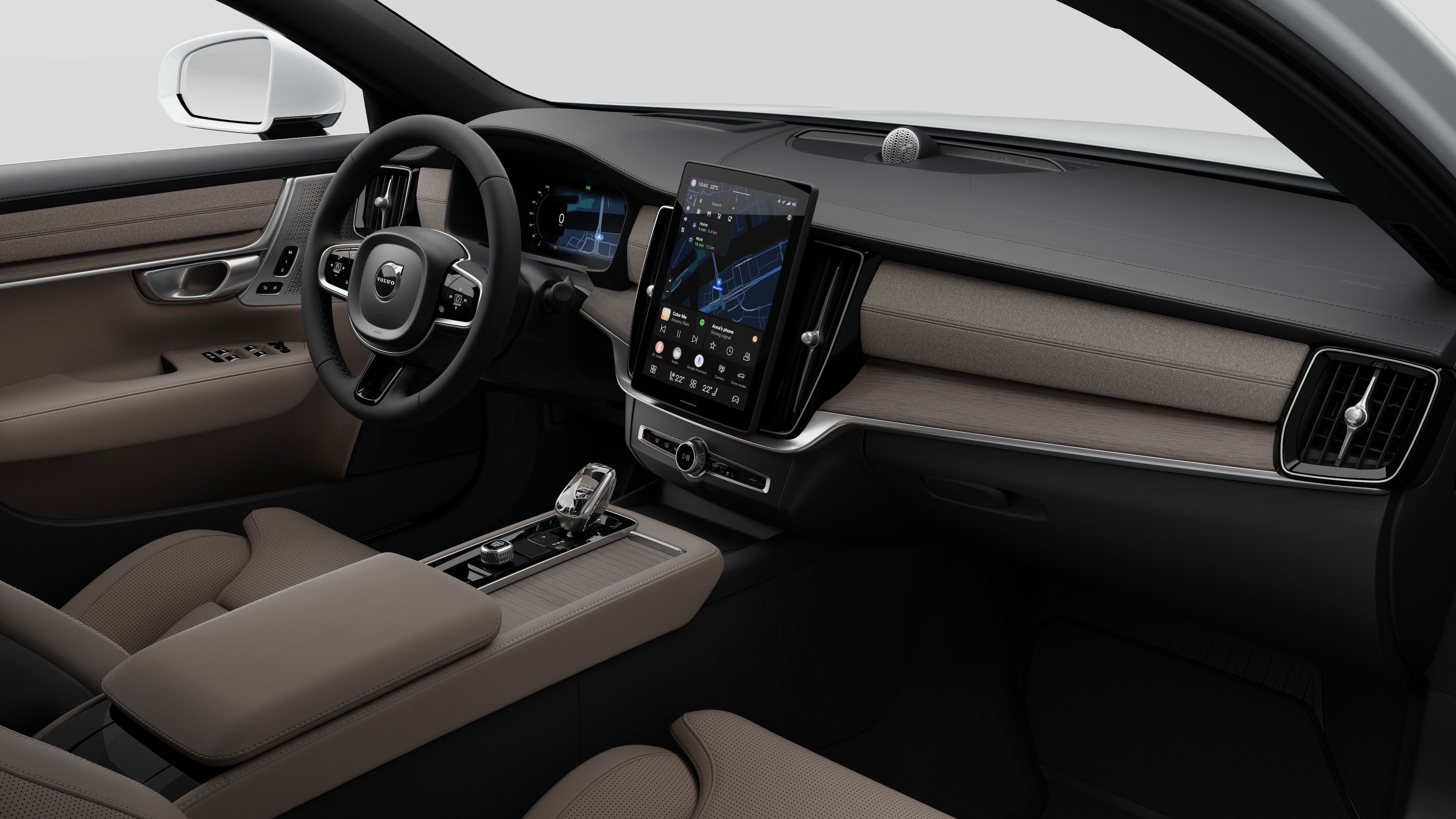 대시보드, 스티어링 휠, 센터 콘솔 및 디지털 디스플레이 화면을 평범한 스튜디오 배경에 보여주는 Volvo 자동차의 내부 모습.