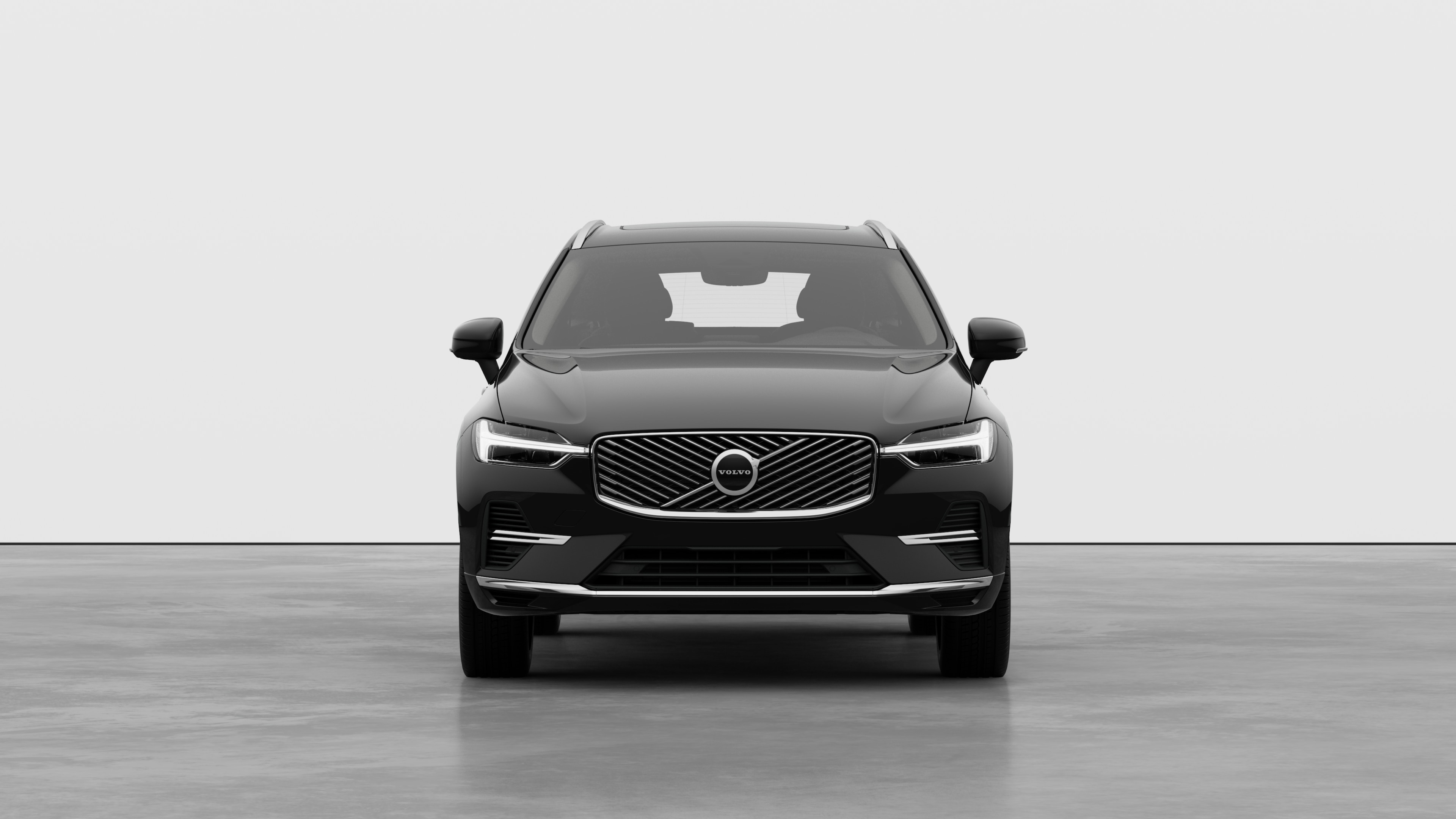 Vista frontal de um carro Volvo em um fundo de estúdio simples.