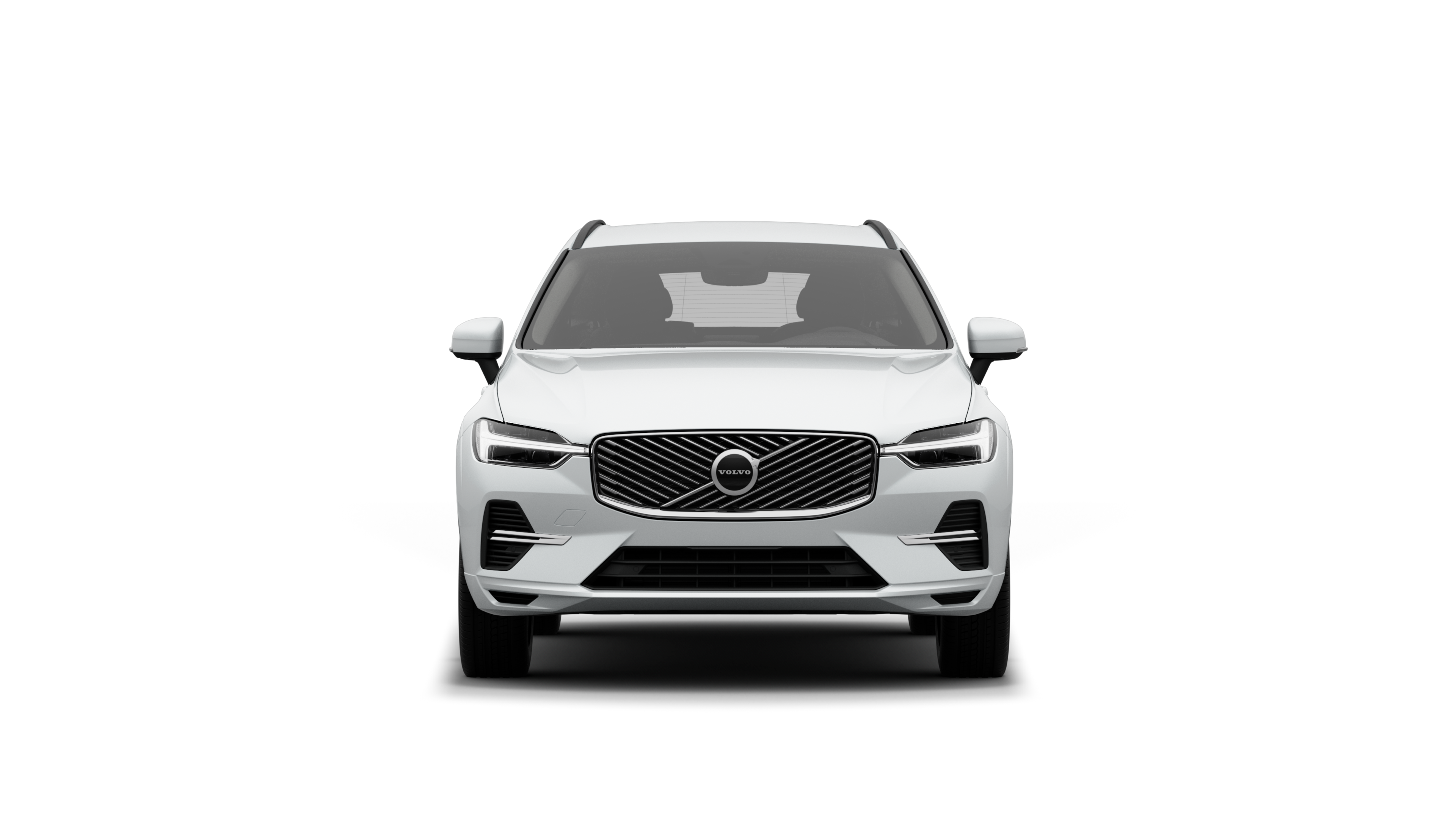 Vista frontale di un'auto Volvo sullo sfondo di un semplice studio.