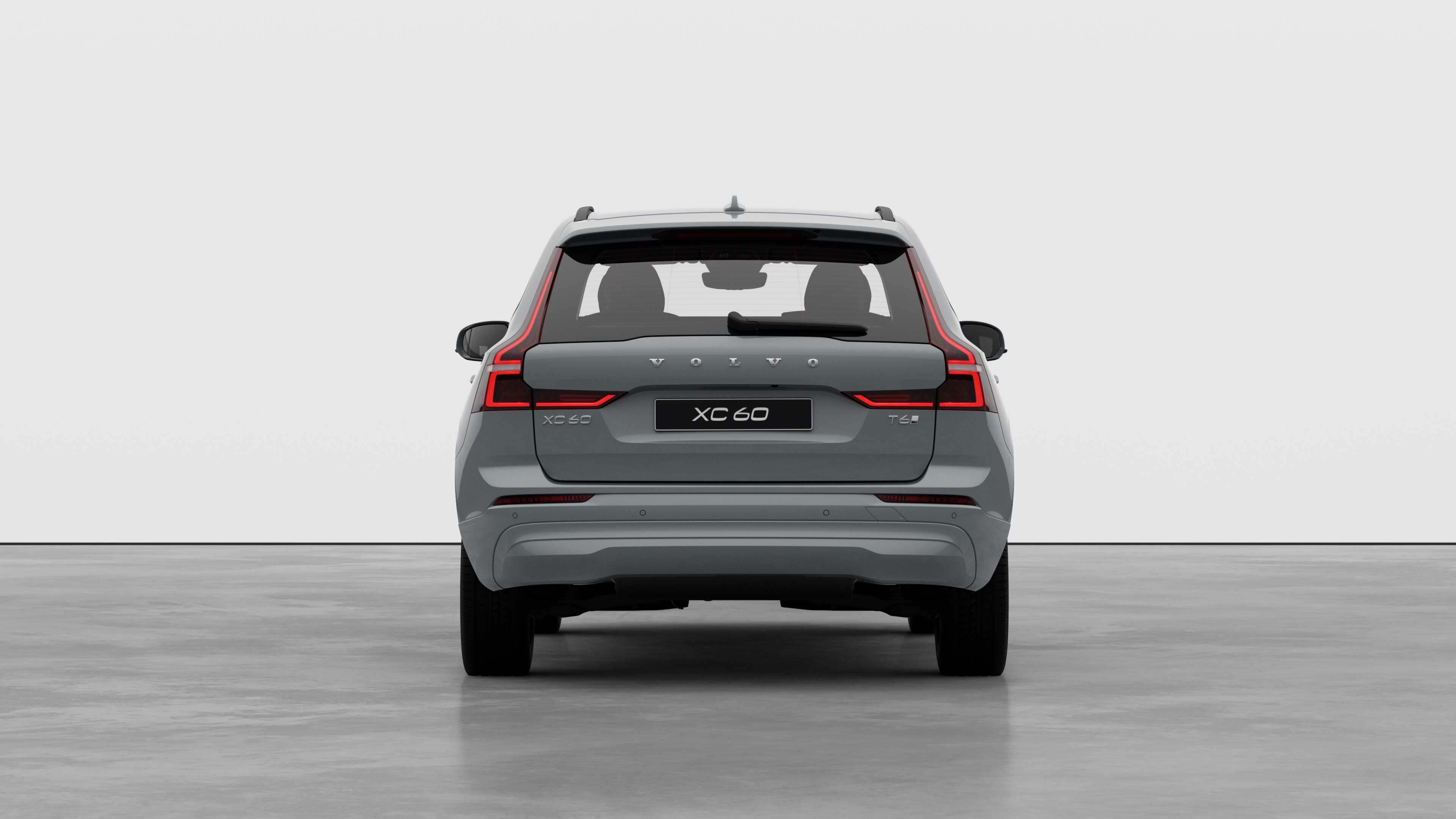 Heckansicht eines Volvo vor einem schlichten Studiohintergrund.