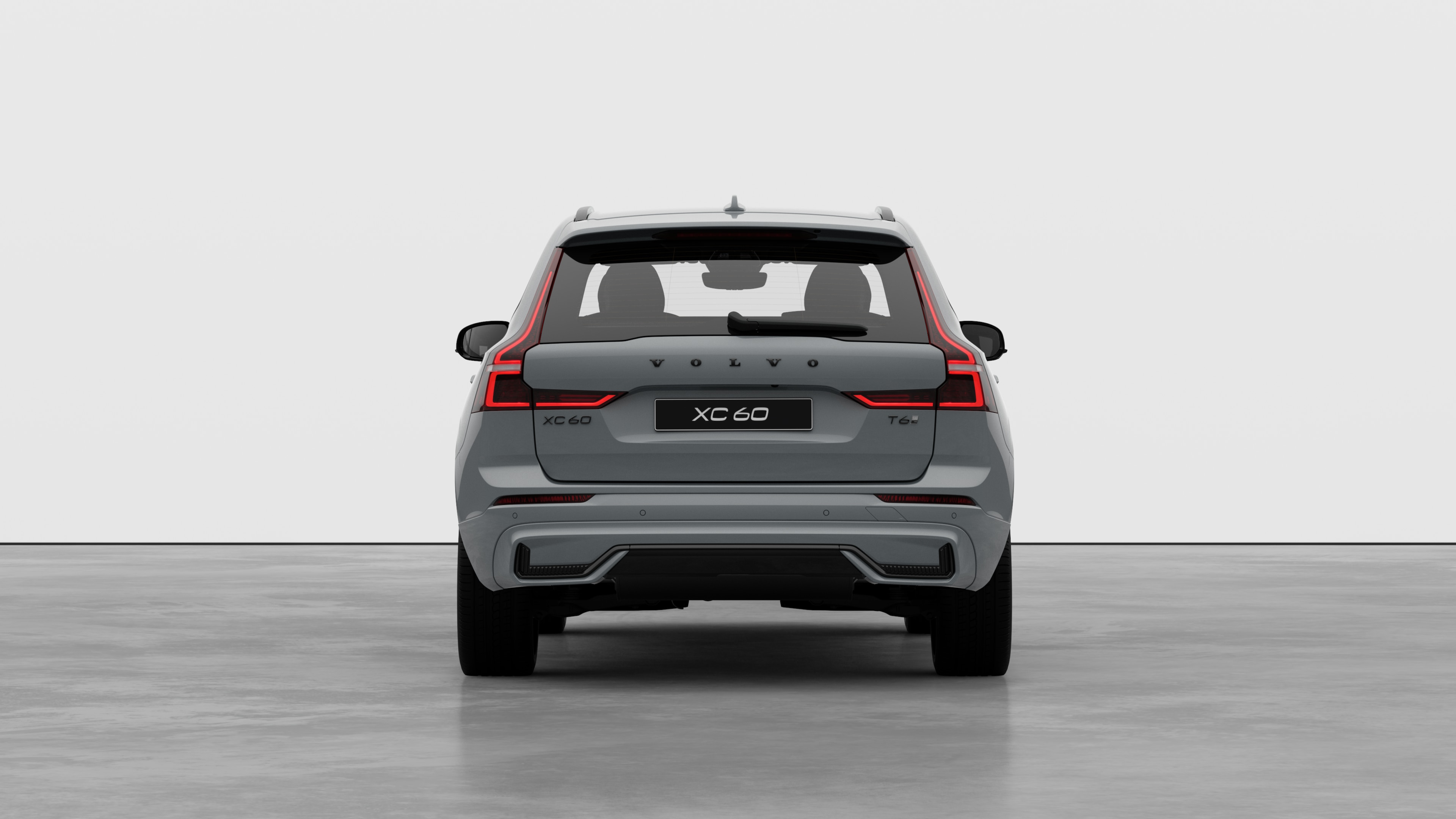 Heckansicht eines Volvo vor einem schlichten Studiohintergrund.