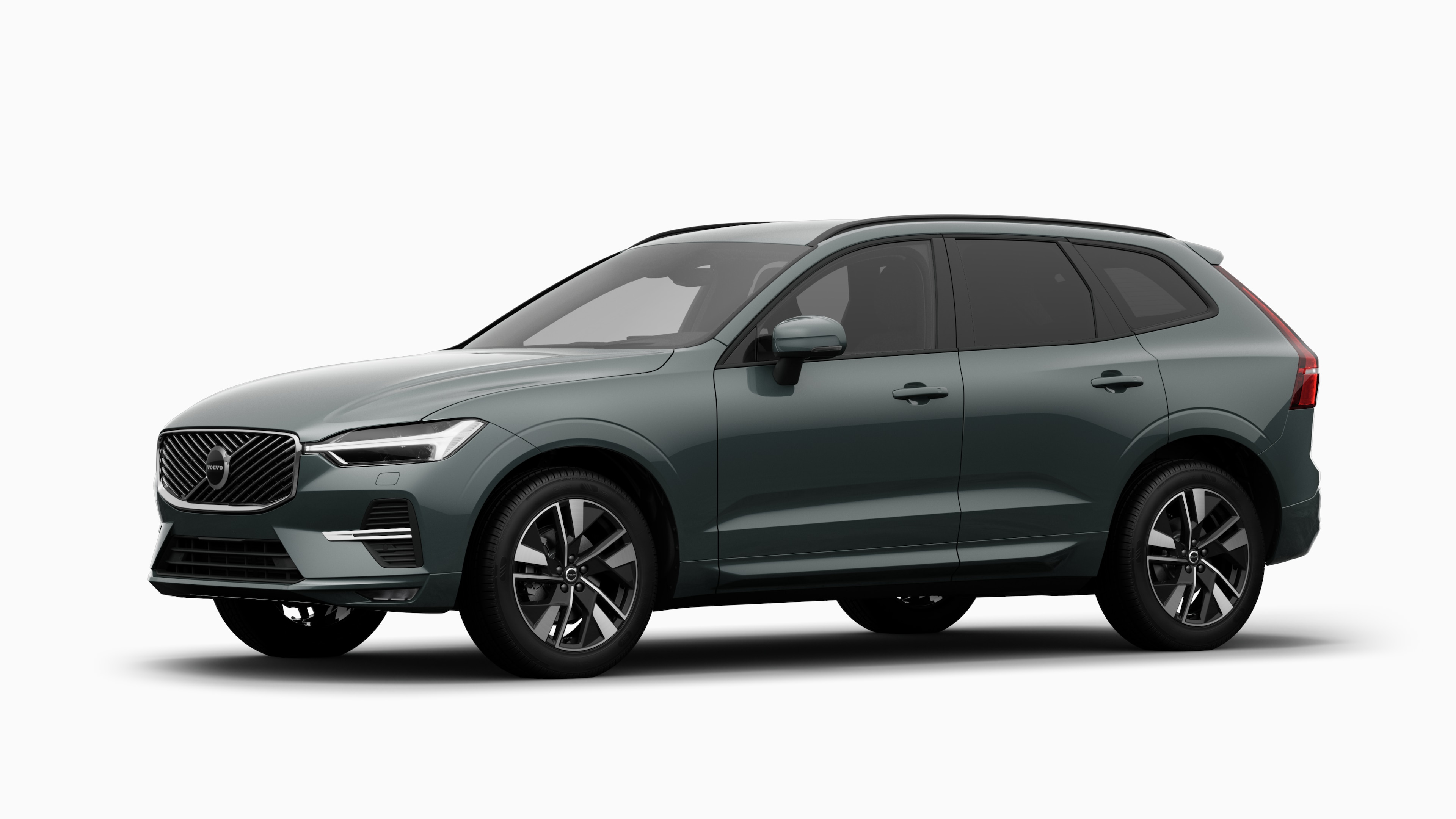 מבט מהצד על מכונית וולוו במבט שלושת רבעי, רקע סטודיו רגיל.