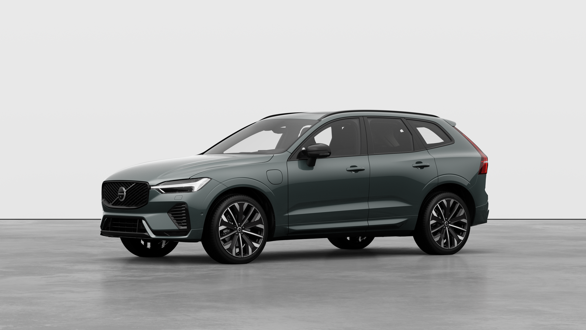 Volvo XC60 Plug In Hybrid Dark Forest Lake