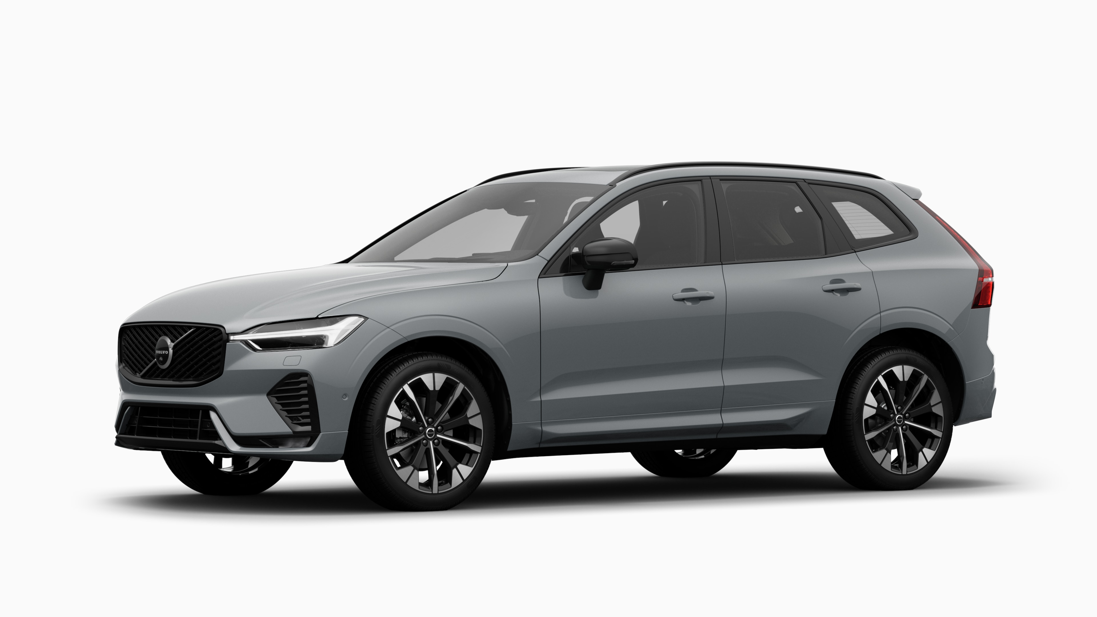 Exteriorul mașinii Volvo într-o vedere pe trei sferturi, fundal simplu de studio.