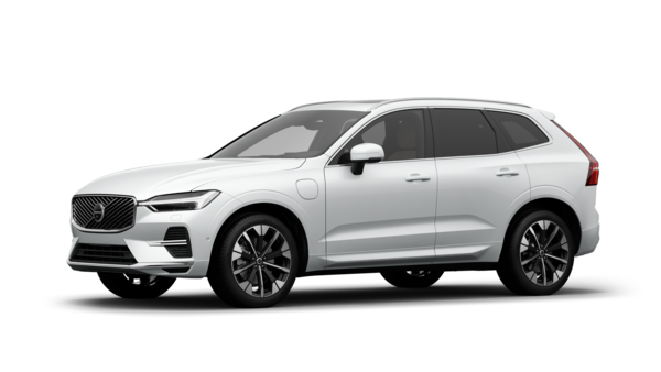 Extérieur d’une voiture Volvo vue de trois-quarts, fond uni d’un studio.