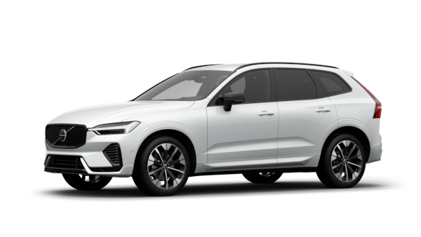 Esterno di un'auto Volvo vista di tre quarti, sfondo semplice di uno studio.