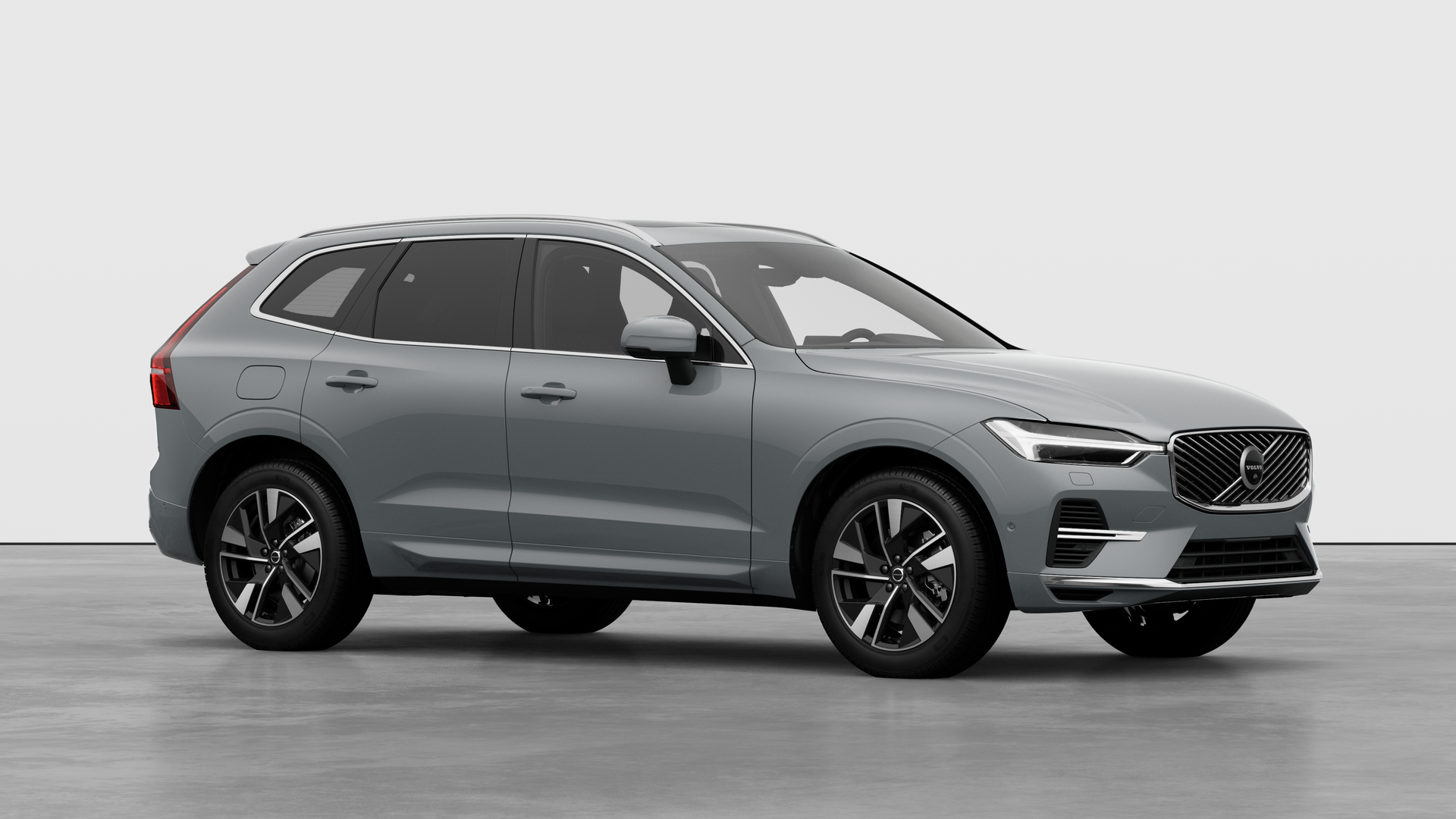 Extérieur d’une Volvo, vue de trois quarts sur un fond de studio uni.