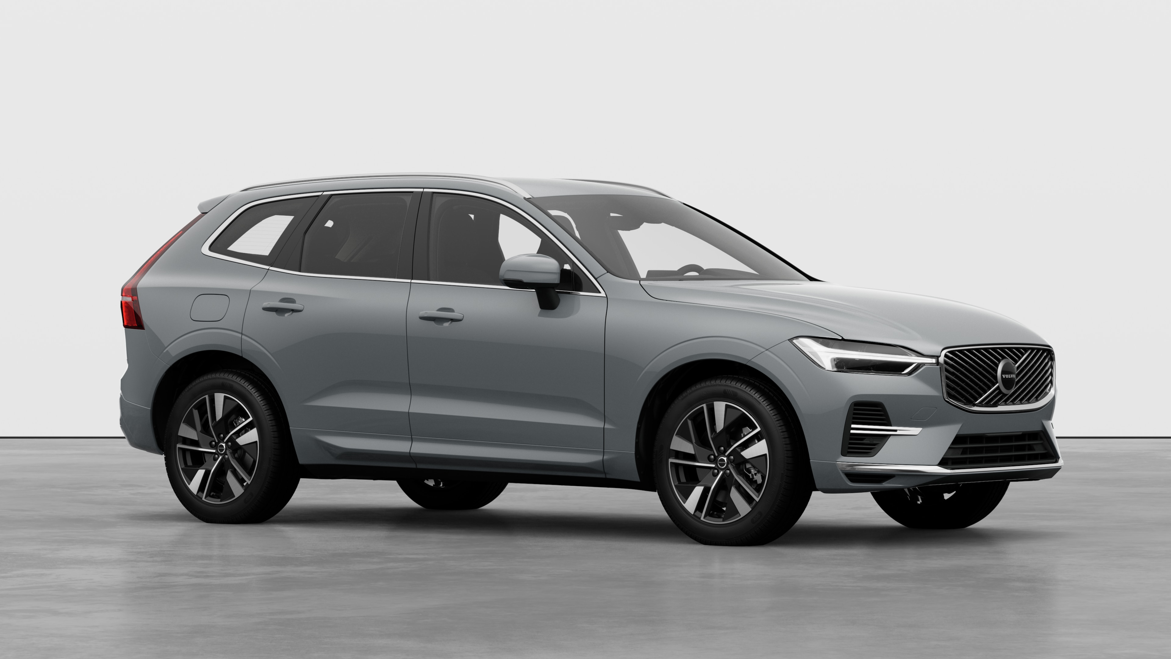 Volvo automašīnas ārpuse, trīs ceturtdaļu skats vienkāršā studijas fonā.