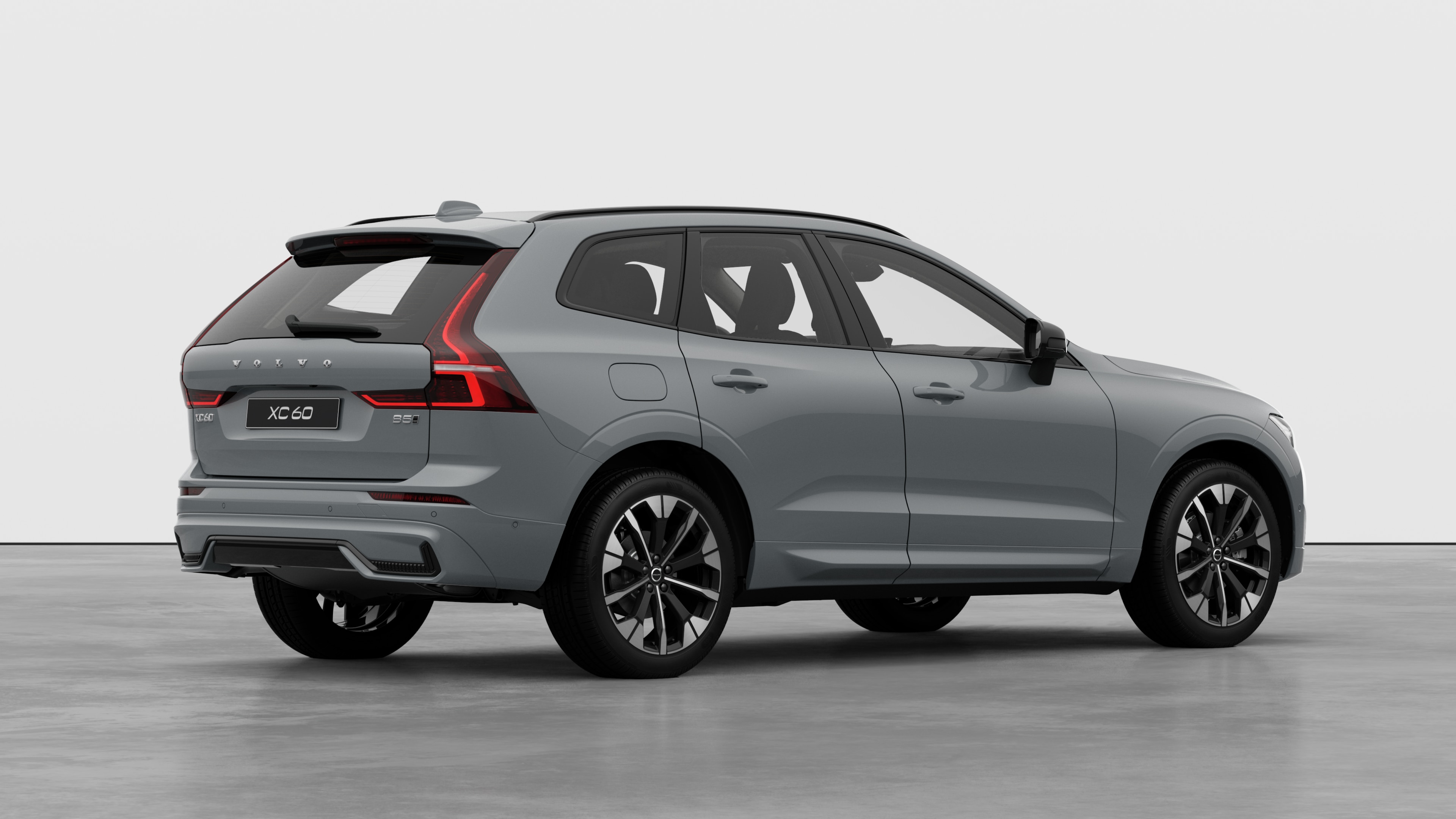 Widok z tyłu samochodu Volvo w trzech czwartych na zwykłym tle studia