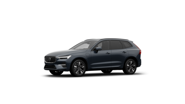 Vista exterior de três quartos do automóvel Volvo num fundo de estúdio simples.