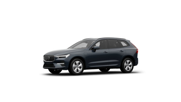 Vue de trois quarts de l’extérieur d’une Volvo sur un fond de studio uni.