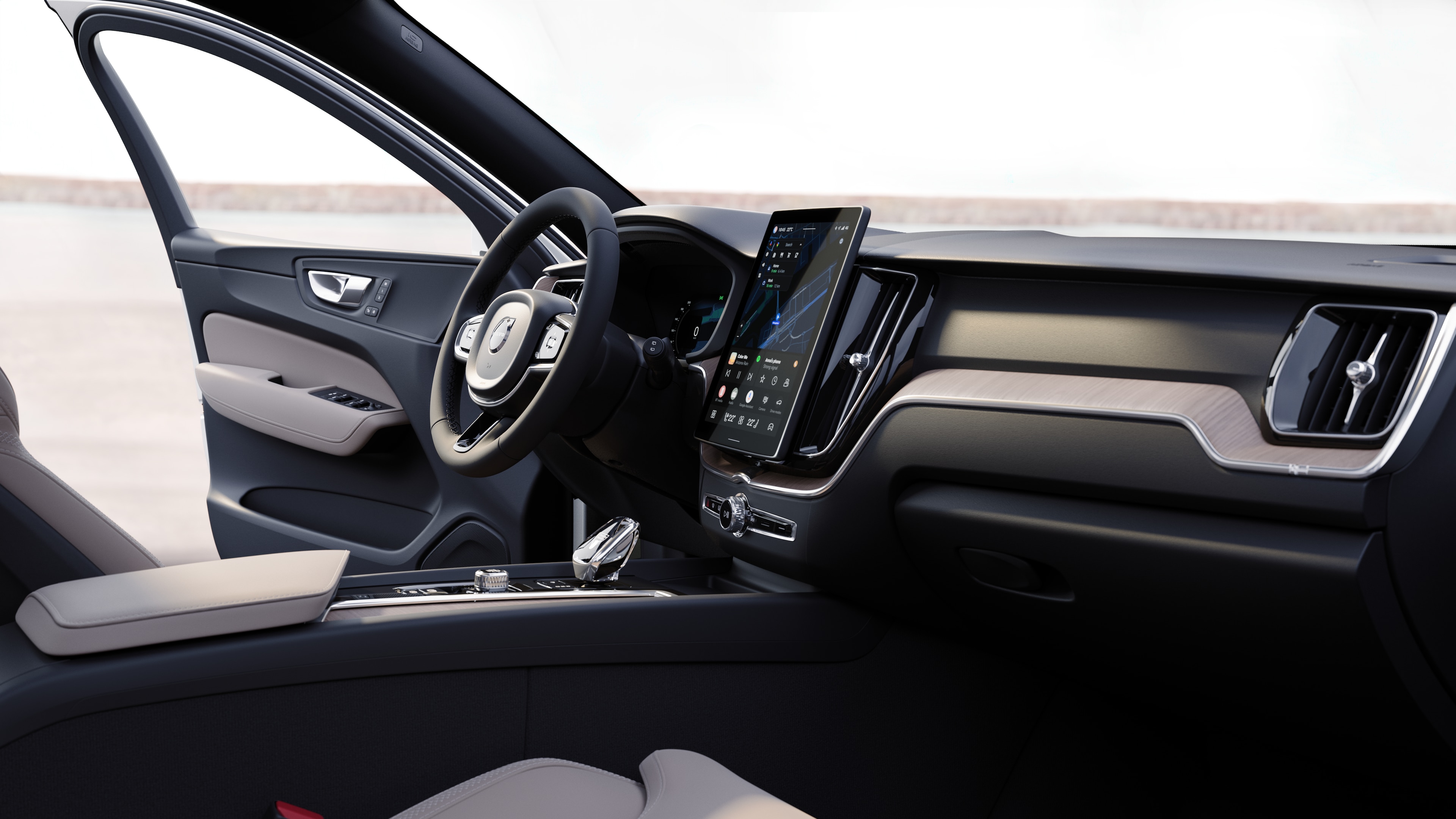 열린 도로 배경에 디지털 디스플레이가 있는 대시보드, 스티어링 휠 및 센터 콘솔을 보여주는 볼보 자동차 내부.