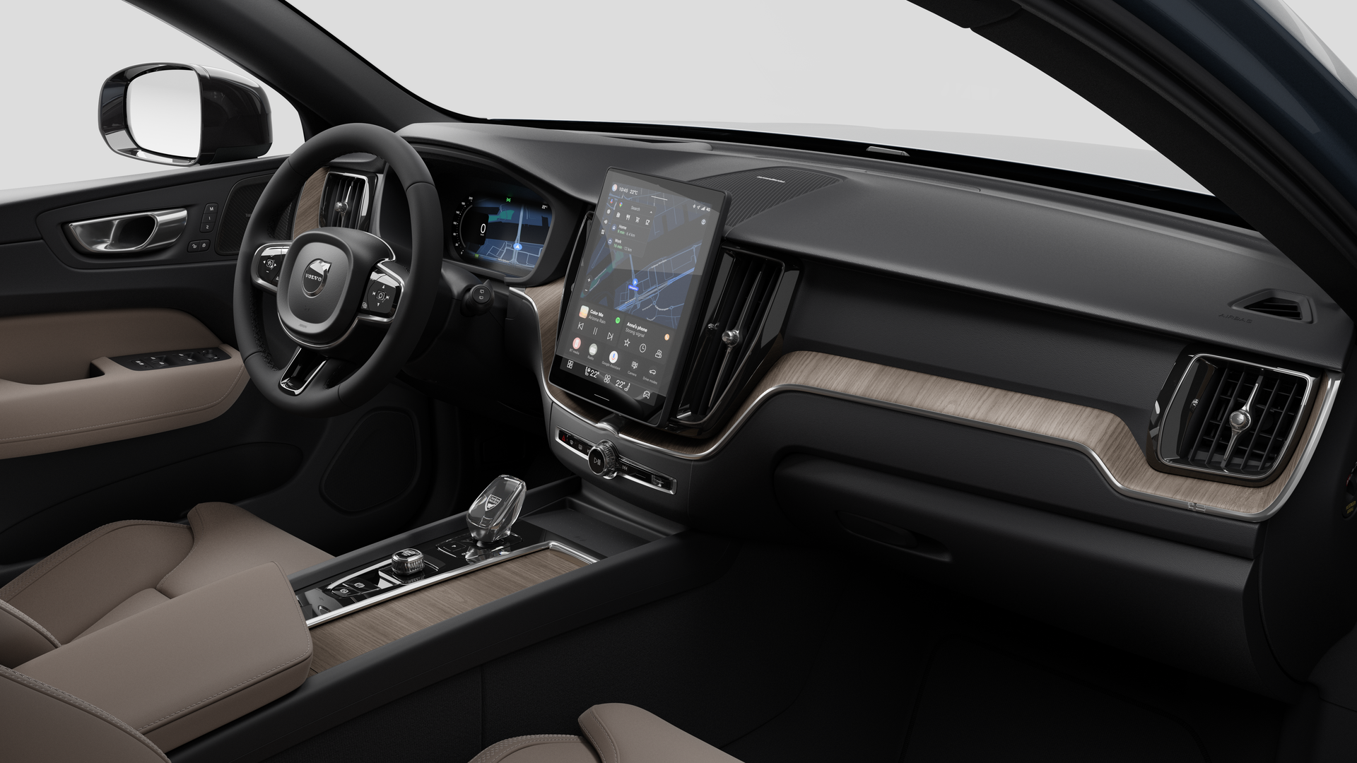 Vue intérieure d’une Volvo montrant le tableau de bord, le volant, la console centrale et l’écran d’affichage numérique sur un fond de studio uni.