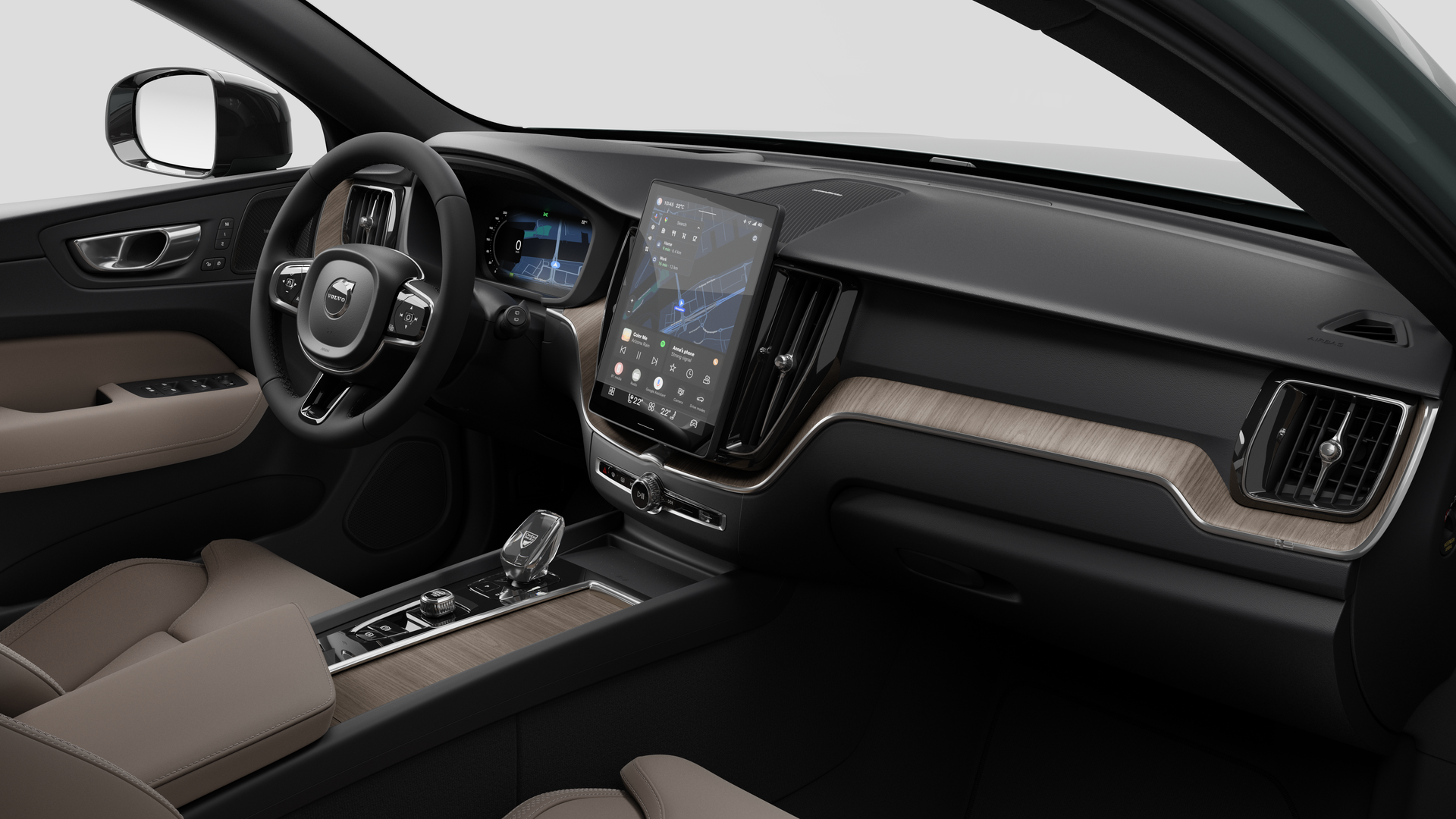Vue intérieure d’une Volvo montrant le tableau de bord, le volant, la console centrale et l’écran d’affichage numérique sur un fond de studio uni.