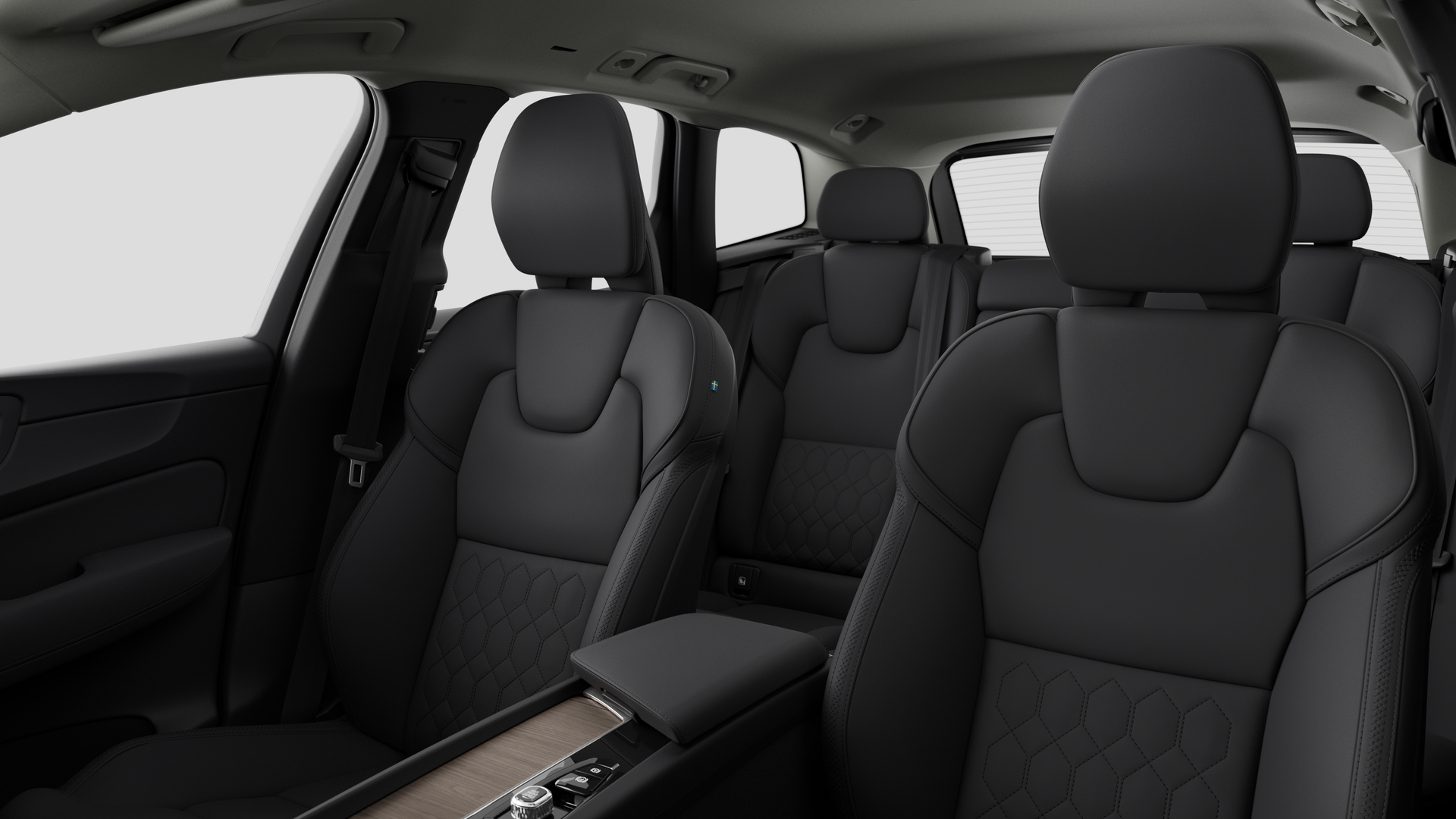 Interiør i en Volvo med bakseter og midtkonsoll i vanlig studiobakgrunn.