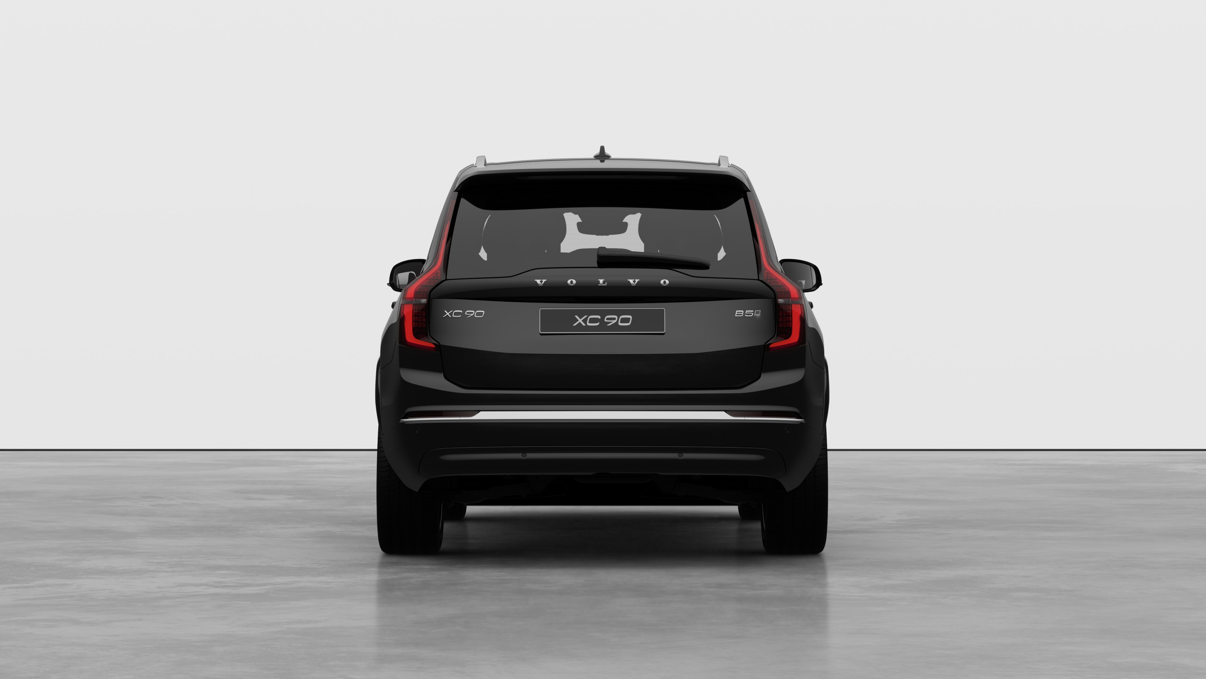 無地のスタジオを背景にしたボルボ車のリアビュー。