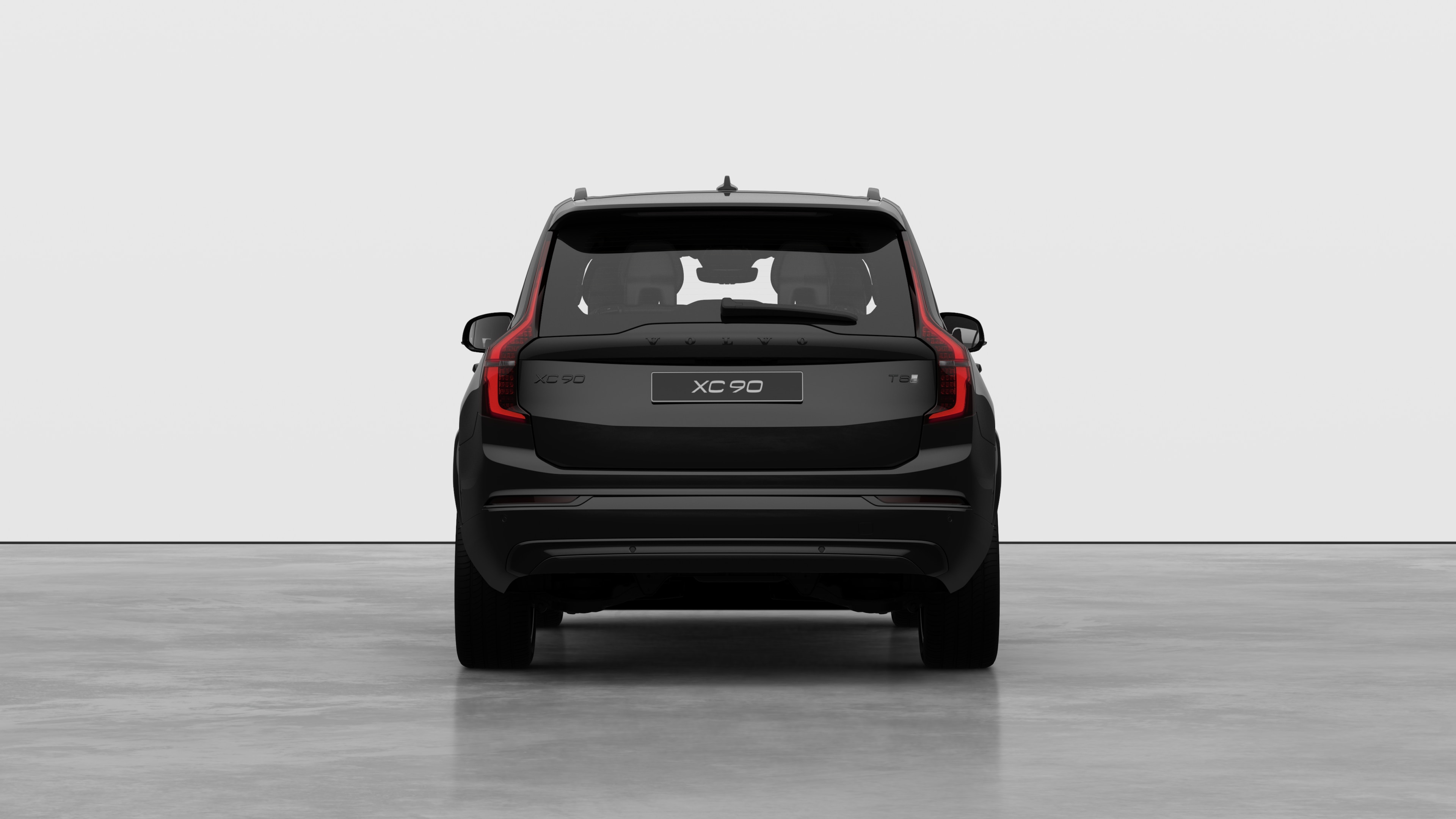 Achteraanzicht van een Volvo tegen een effen studioachtergrond.