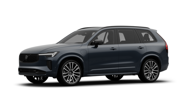 Het exterieur van de Volvo-auto in driekwart aanzicht, duidelijke studioachtergrond.