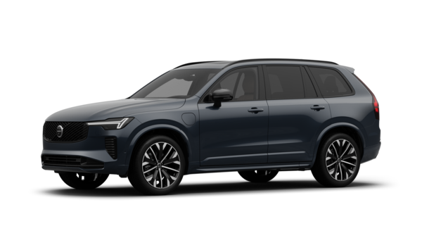 A Volvo autó külseje háromnegyed nézetből, letisztult stúdió háttér.