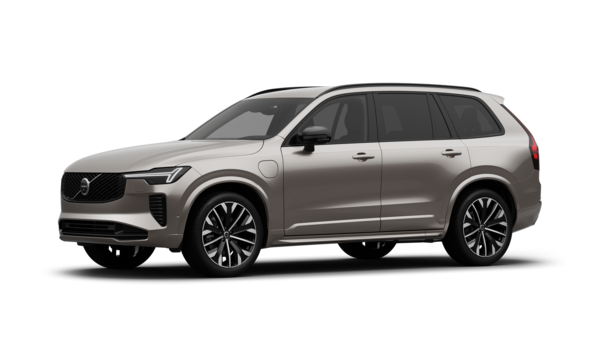 Exteriér vozu Volvo v tříčtvrtečním pohledu, prosté studiové pozadí.