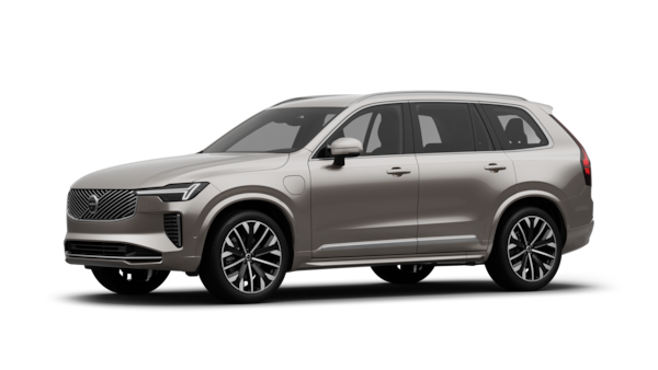 A Volvo autó külseje háromnegyed nézetből, letisztult stúdió háttér.