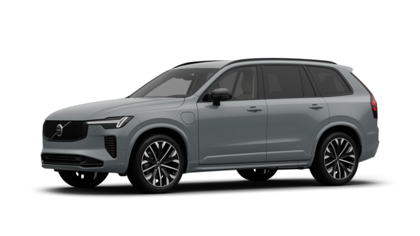 Exteriér vozu Volvo v tříčtvrtečním pohledu, prosté studiové pozadí.