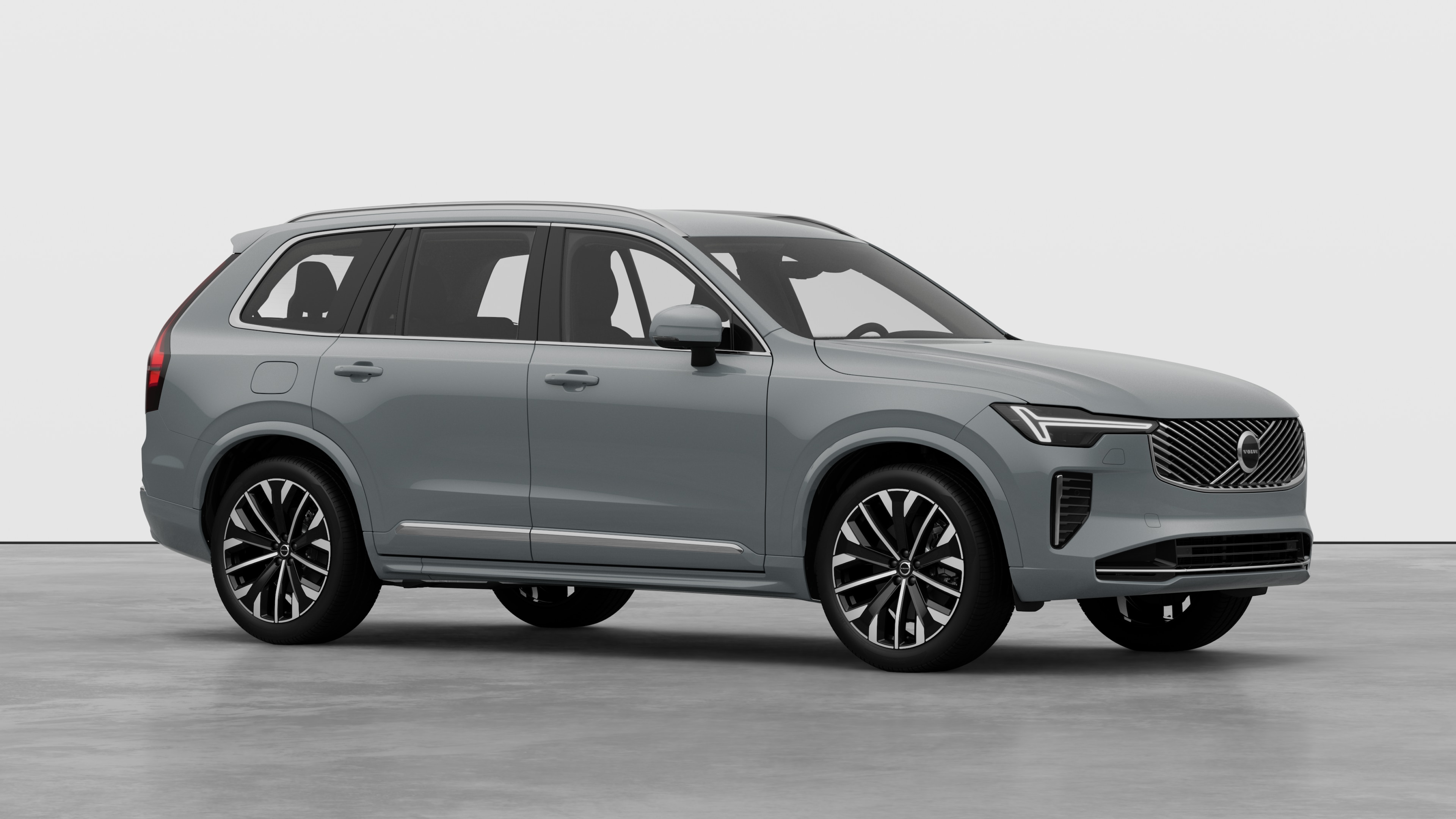 Volvo automašīnas ārpuse, trīs ceturtdaļu skats vienkāršā studijas fonā.