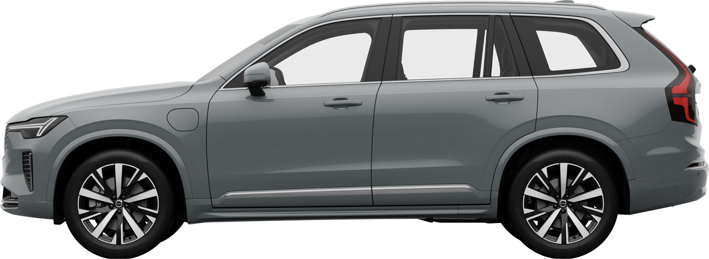 Страничен изглед на автомобил Volvo, паркиран на обикновен студиен фон, показващ цялостния елегантен профил и дизайн на автомобила.