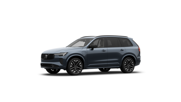 Vue de trois quarts de l’extérieur d’une Volvo sur un fond de studio uni.