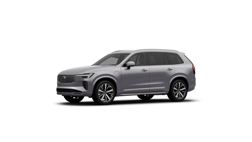 Dreiviertelansicht des Volvo Fahrzeugs vor dem Hintergrund eines schlichten Studios.