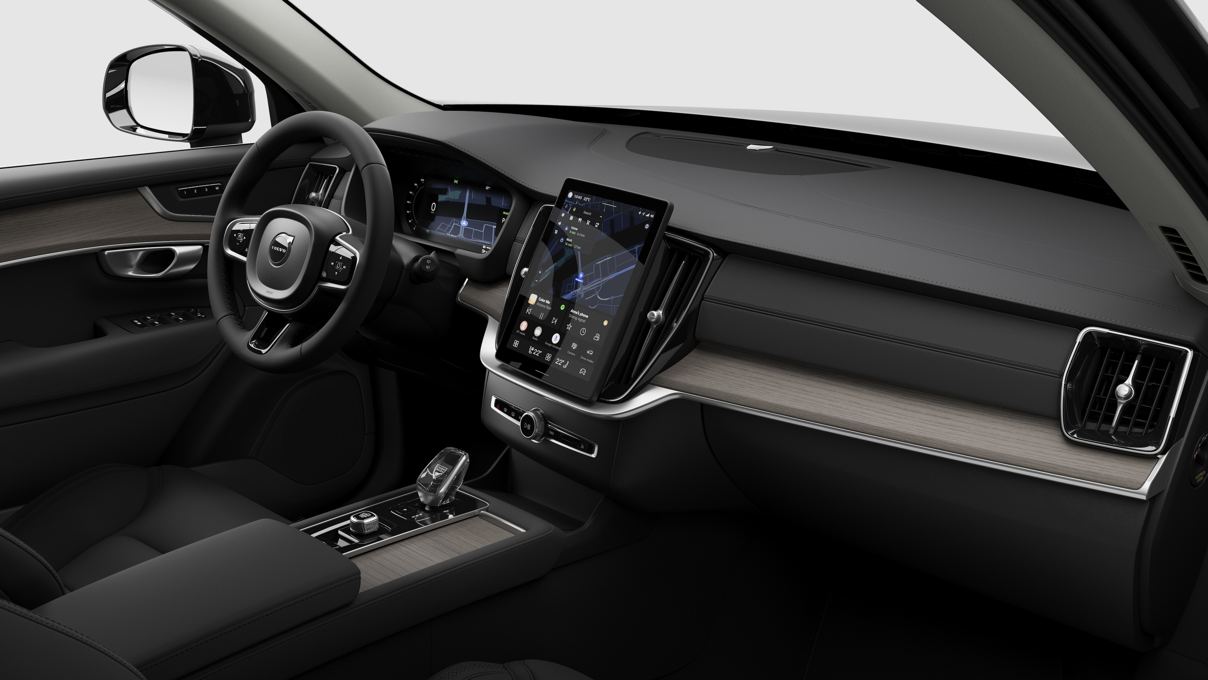 Vista interior de un vehículo Volvo que muestra el salpicadero, el volante, la consola central y la pantalla de visualización digital en un fondo de estudio liso.
