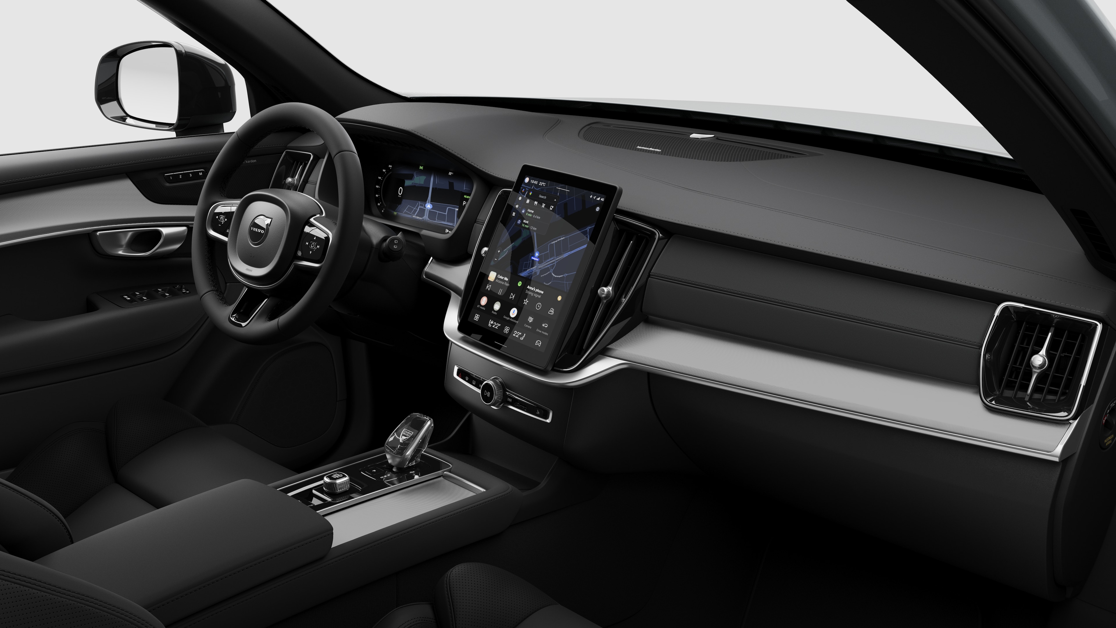 Innenansicht eines Volvo mit Armaturenbrett, Lenkrad, Mittelkonsole und digitalem Bildschirm in einem schlichten Studiohintergrund.