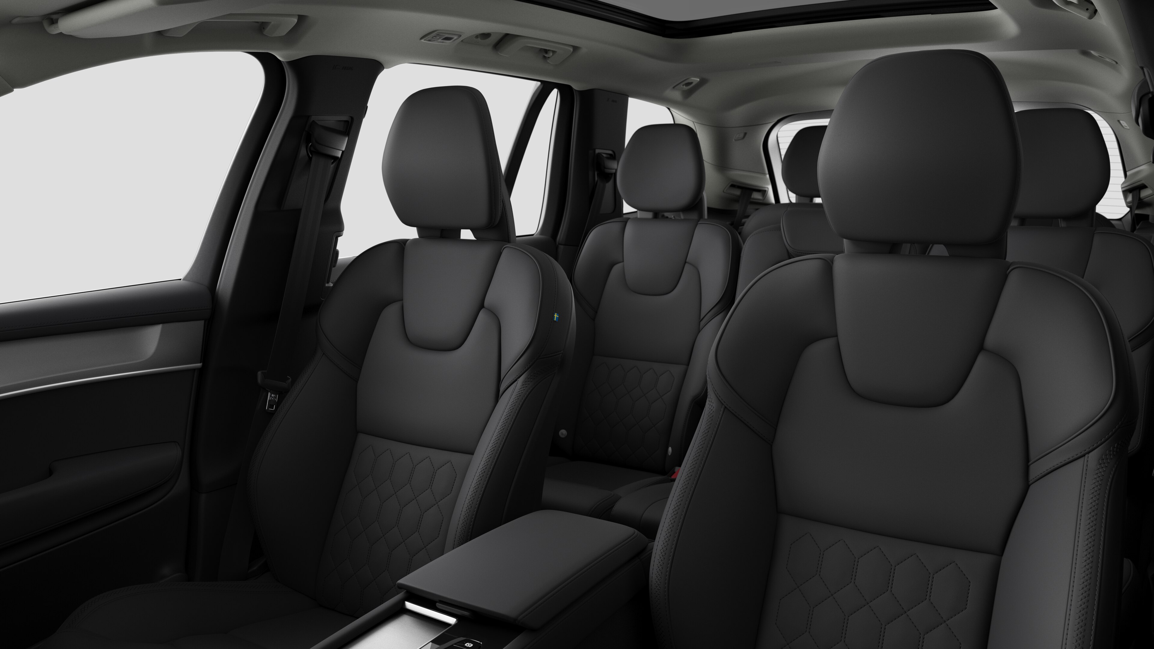 Interior del vehículo Volvo que muestra los asientos traseros del pasajero y la consola central en un fondo de estudio liso.