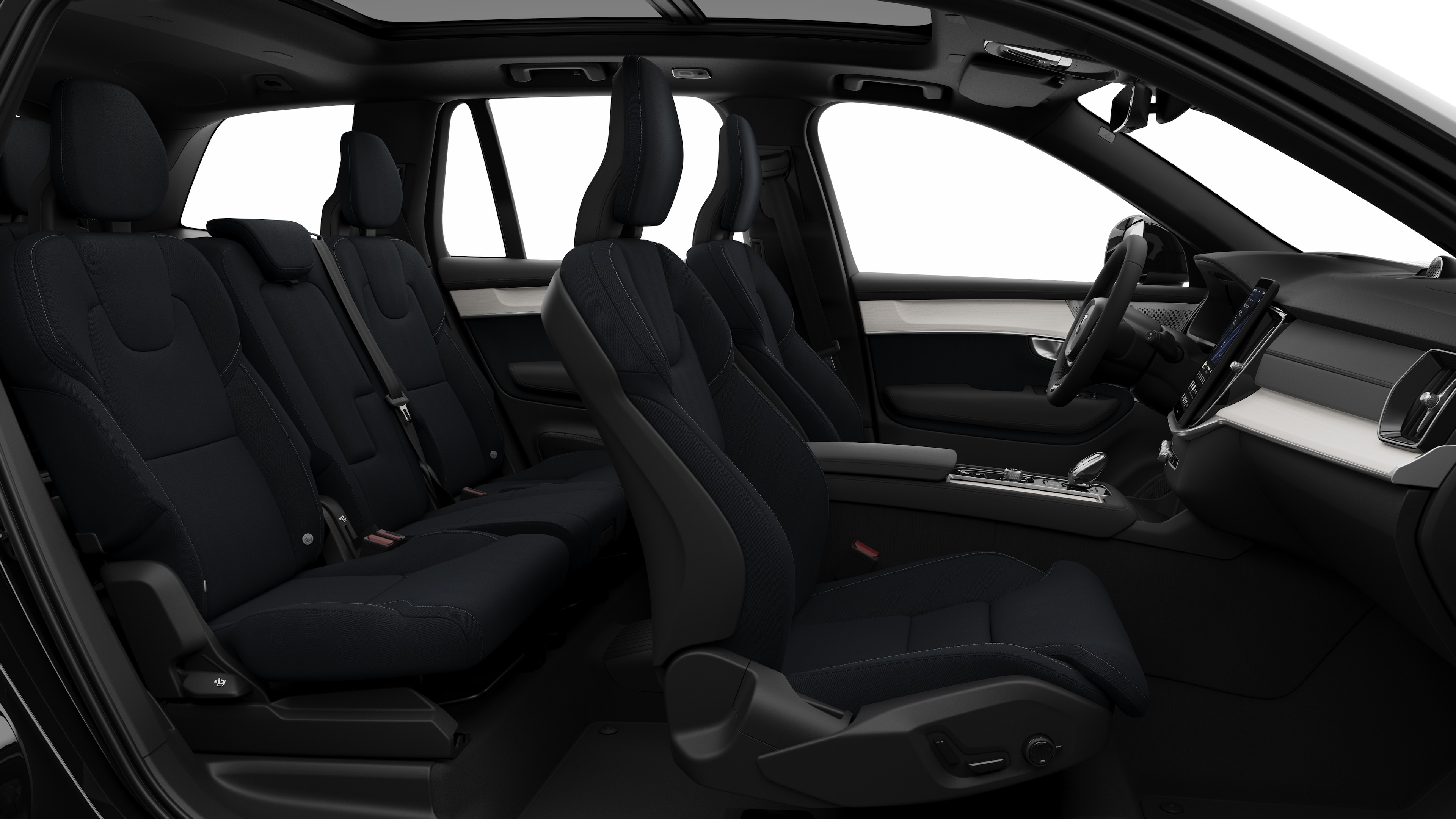 Vista lateral do interior do carro Volvo mostrando os bancos dianteiros, traseiros do passageiro, volante, painel de instrumentos e console central, contra um plano de fundo de estúdio simples.