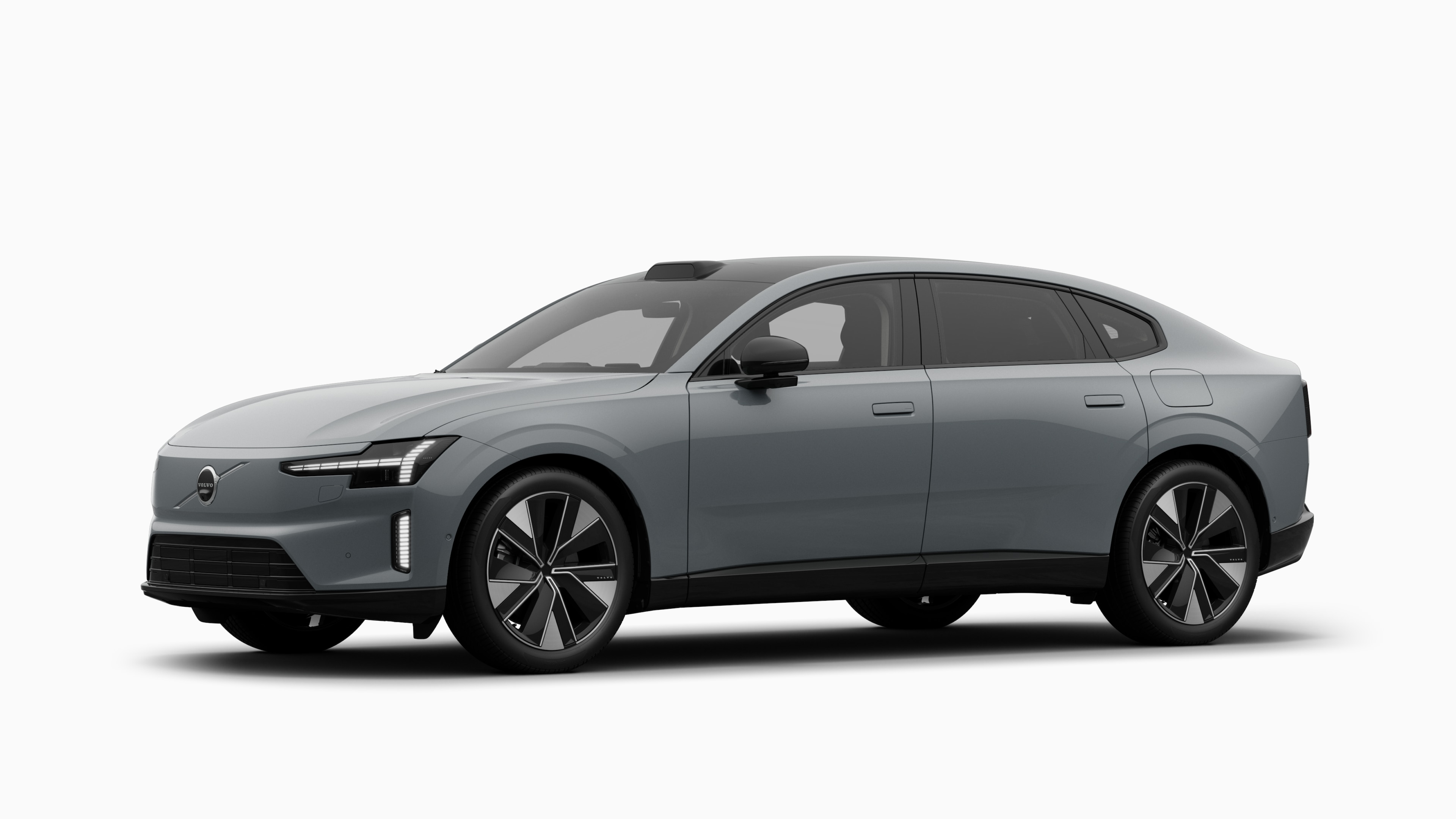 Außenansicht eines Volvo in Dreiviertelansicht, einfarbiger Studiohintergrund.